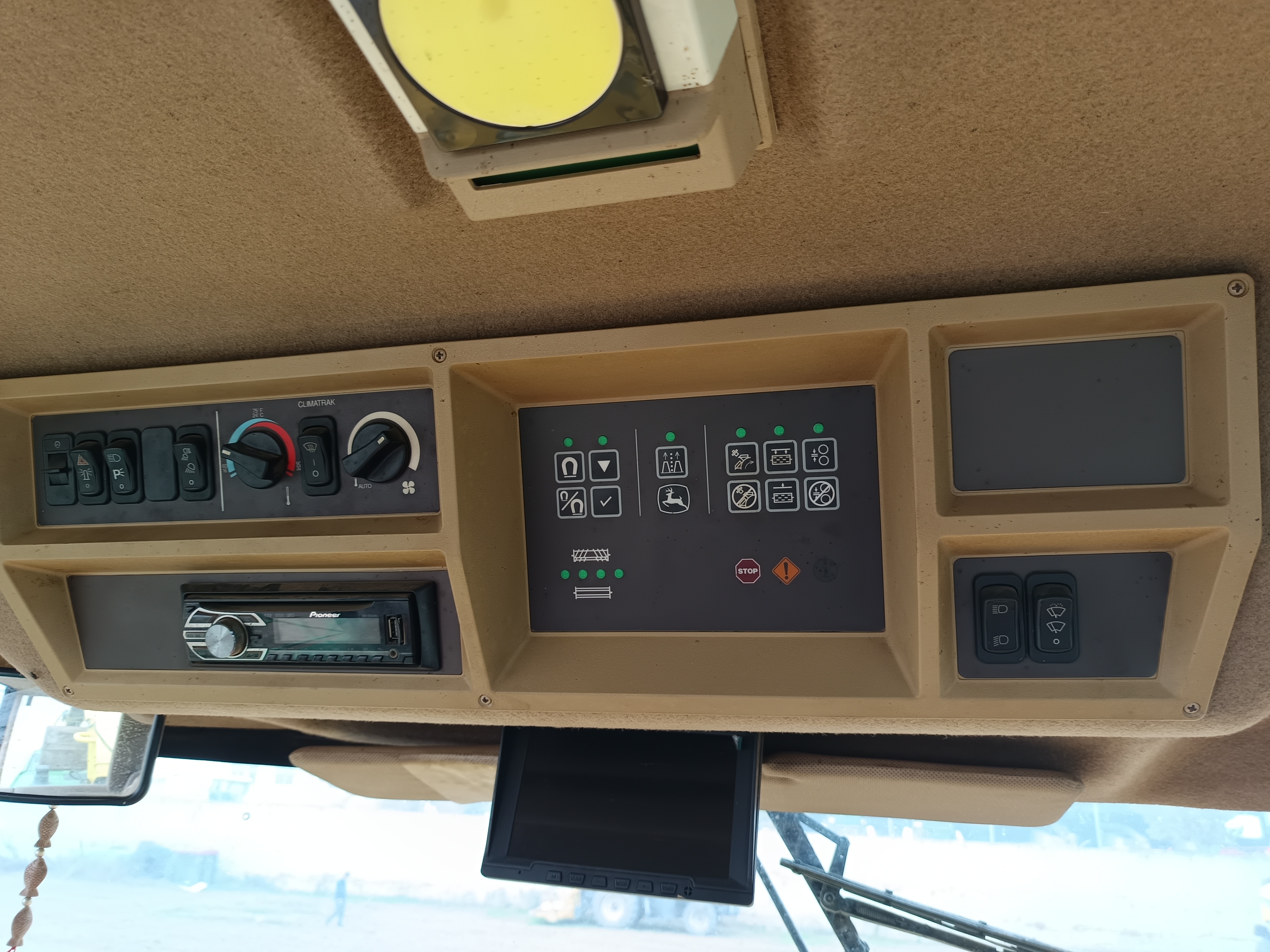 John Deere 7250 Self Propelled Forage Harvester, 375 Horse Power, with Kemper 445 header , in good working condition, ready for field work.