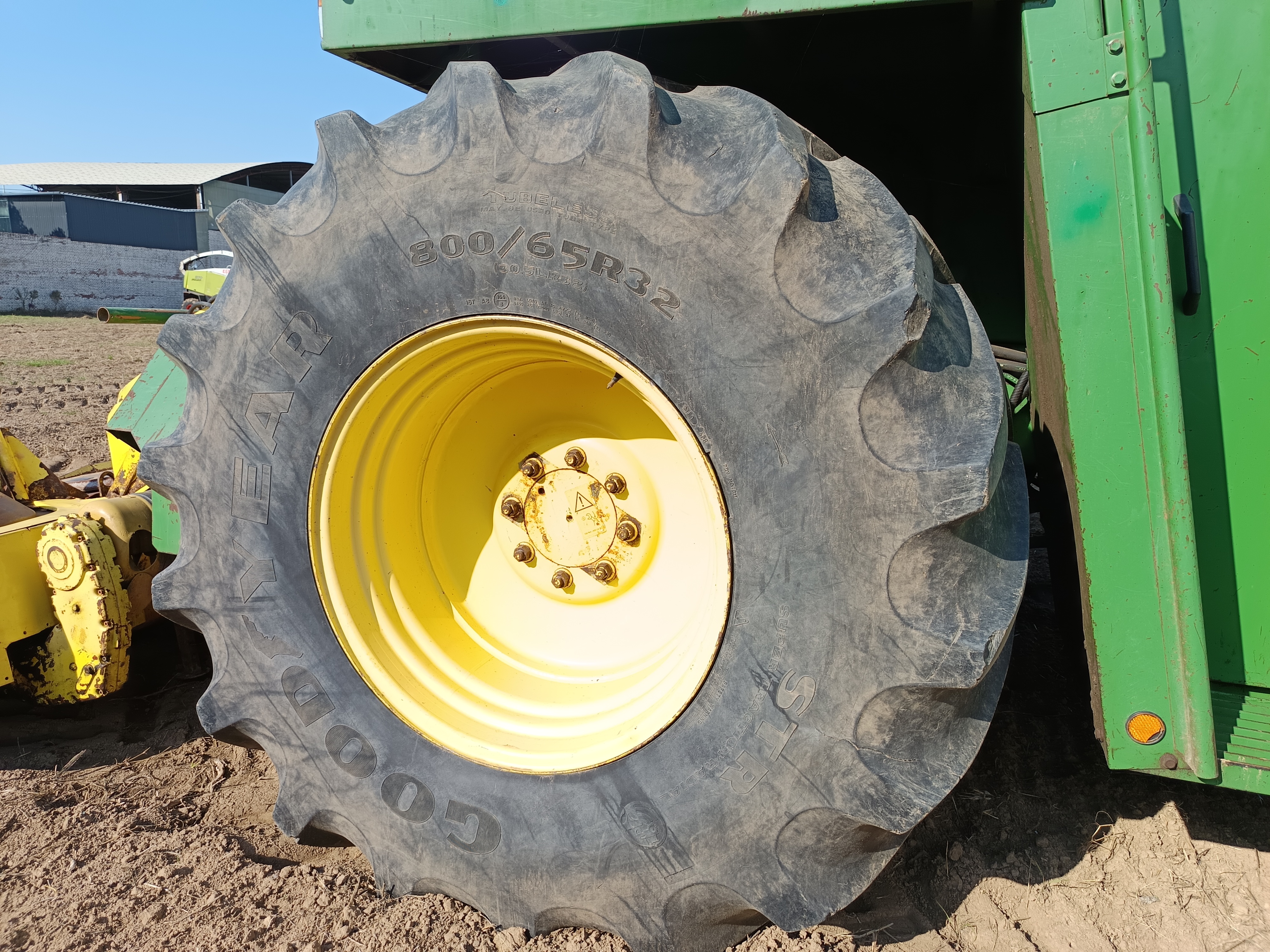 John Deere 6850 Self Propelled Forage Harvester