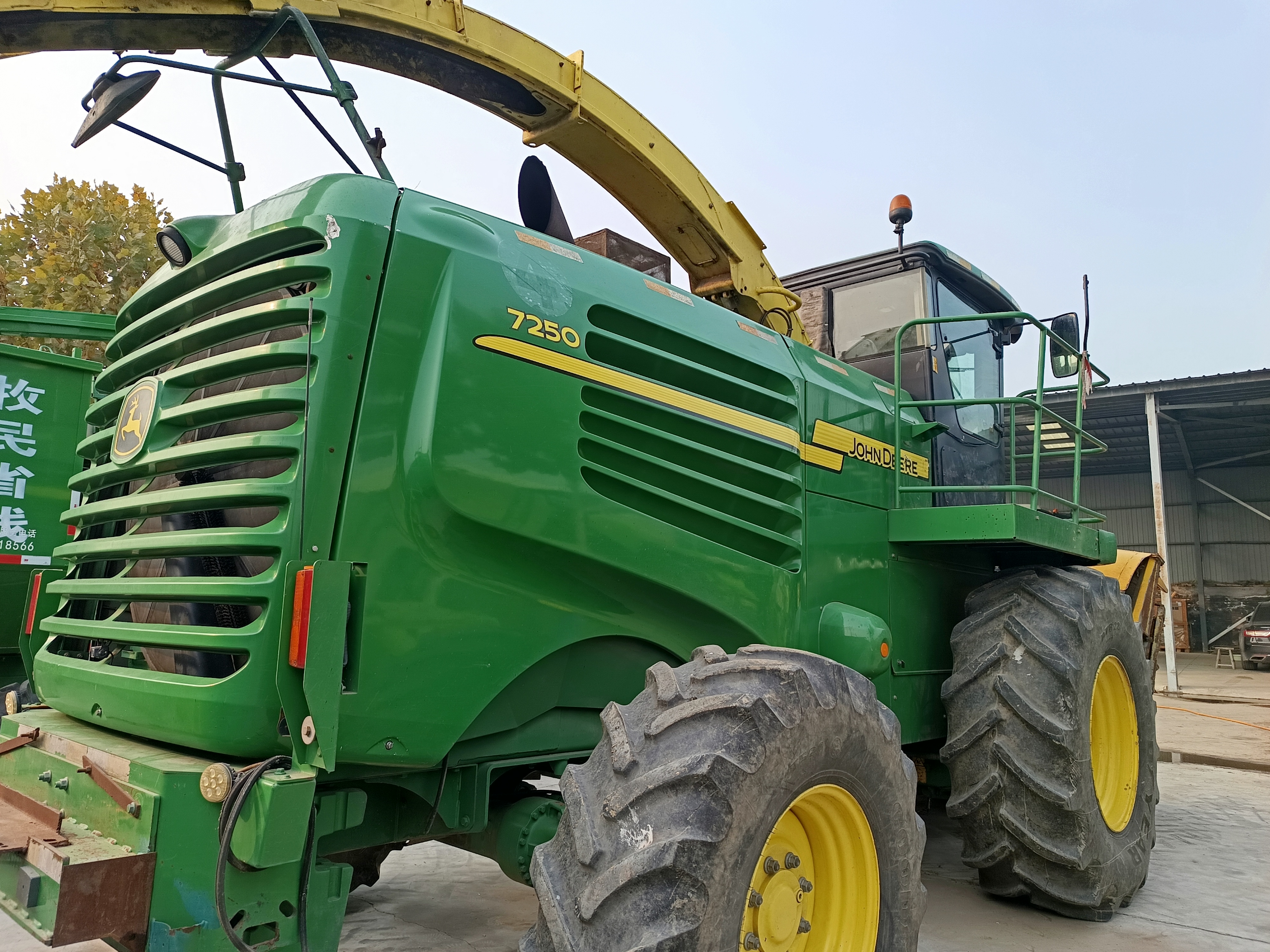 John Deere 7250 Self Propelled Forage Harvester, 375 Horse Power, with Kemper 445 header , in good working condition, ready for field work.