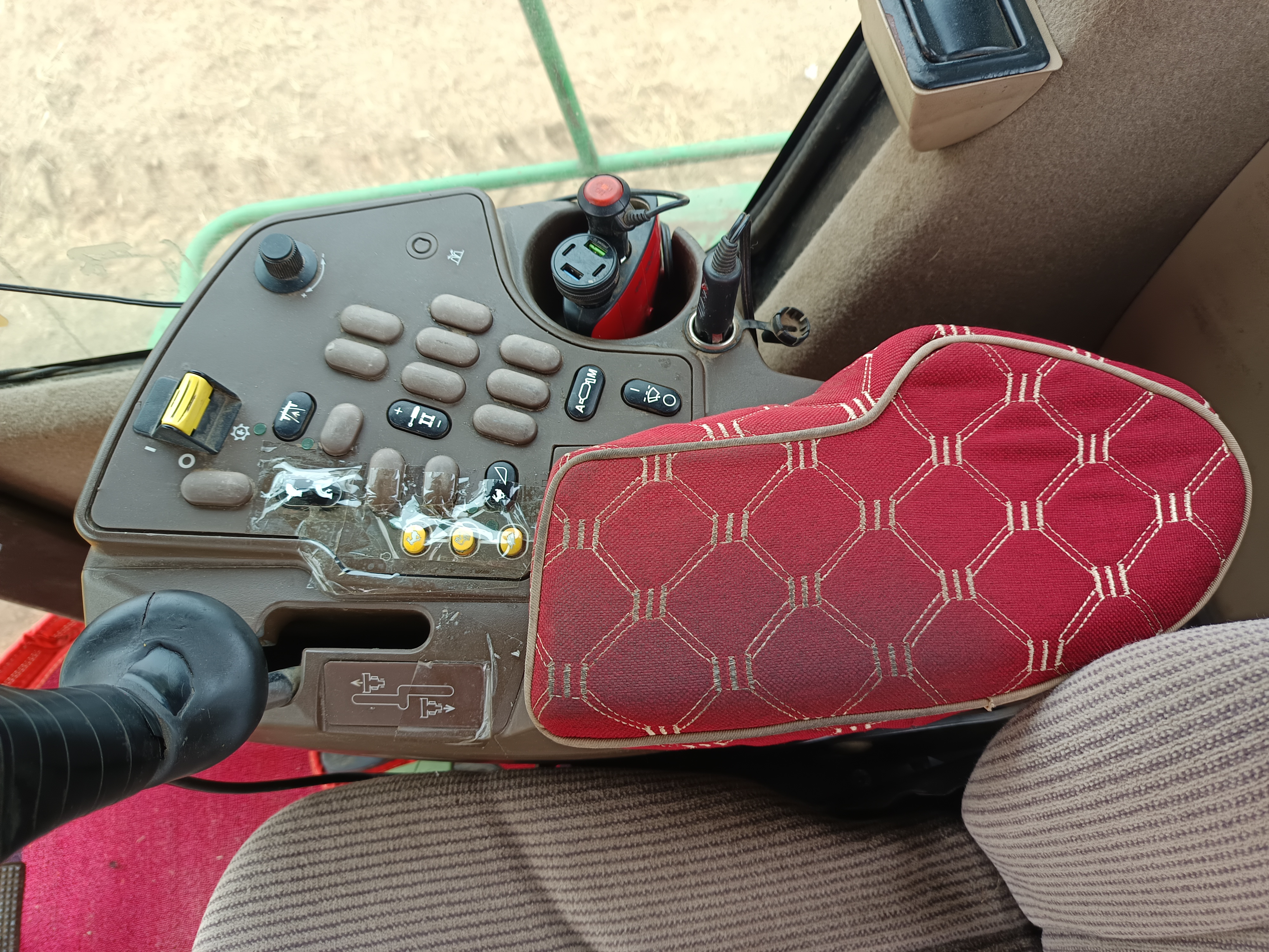 John Deere 7250 Self Propelled Forage Harvester, 375 Horse Power, with Kemper 445 header , in good working condition, ready for field work.