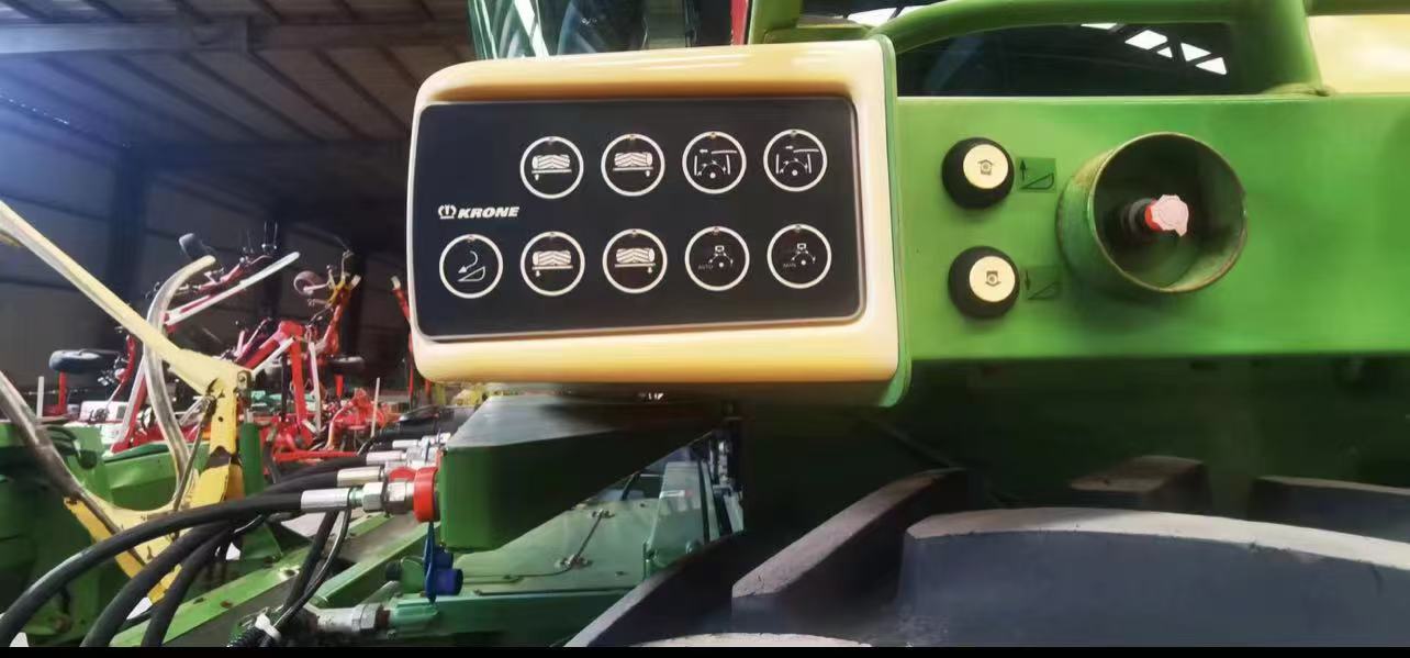 2015 Krone 750C self propelled forage harvester