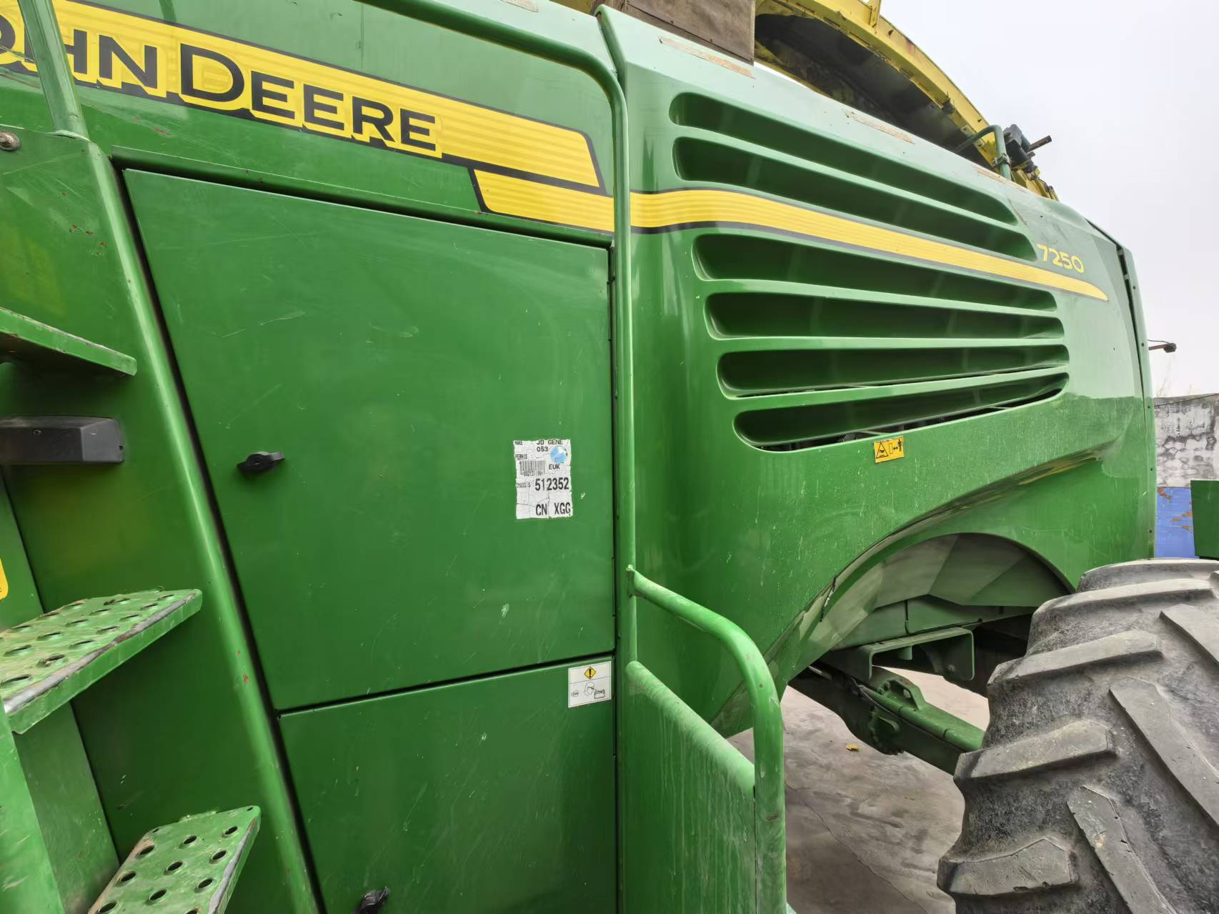 John Deere 7250 Self Propelled Forage Harvester, 375 Horse Power, with Kemper 445 header , in good working condition, ready for field work.