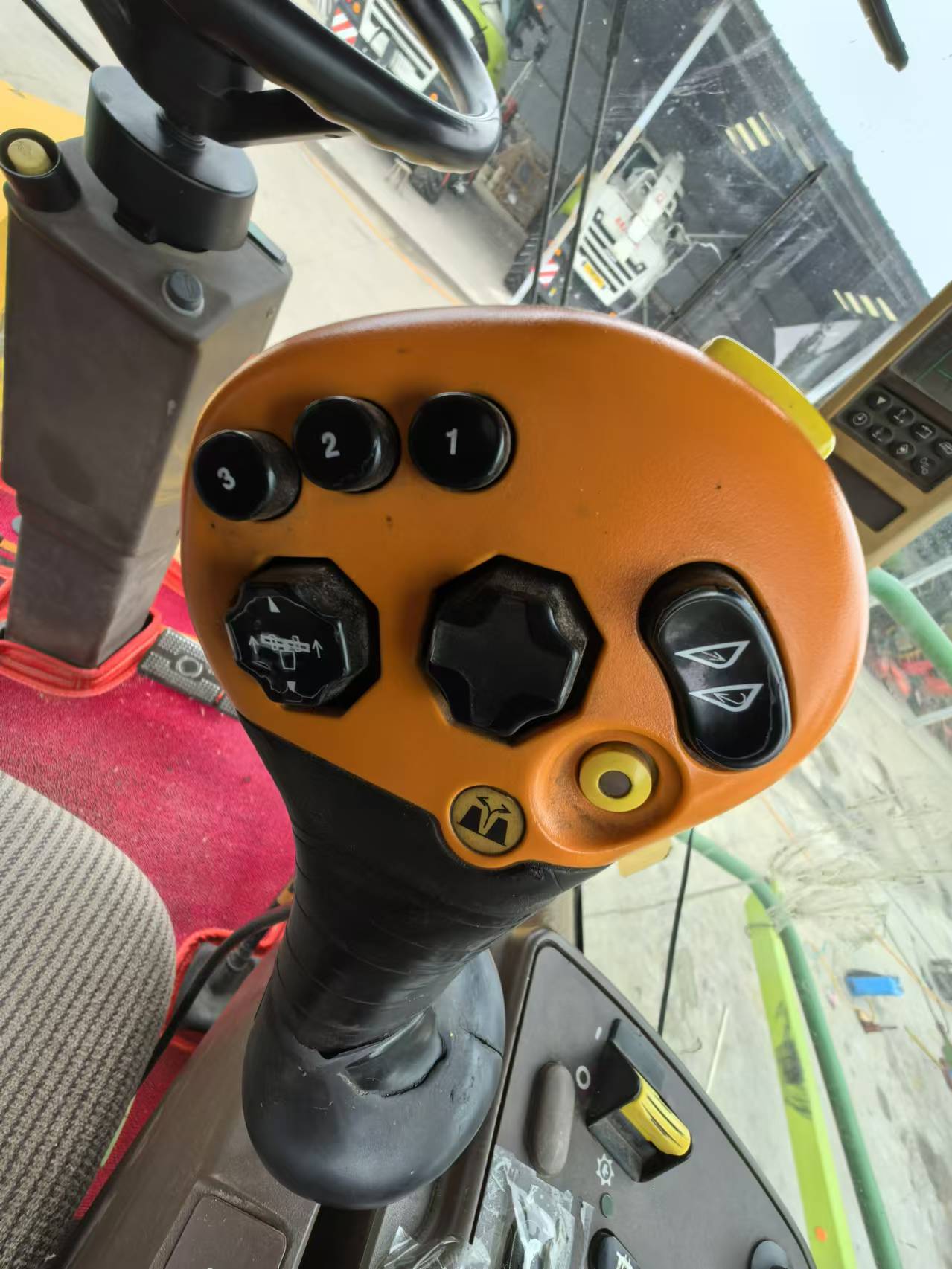 John Deere 7250 Self Propelled Forage Harvester, 375 Horse Power, with Kemper 445 header , in good working condition, ready for field work.