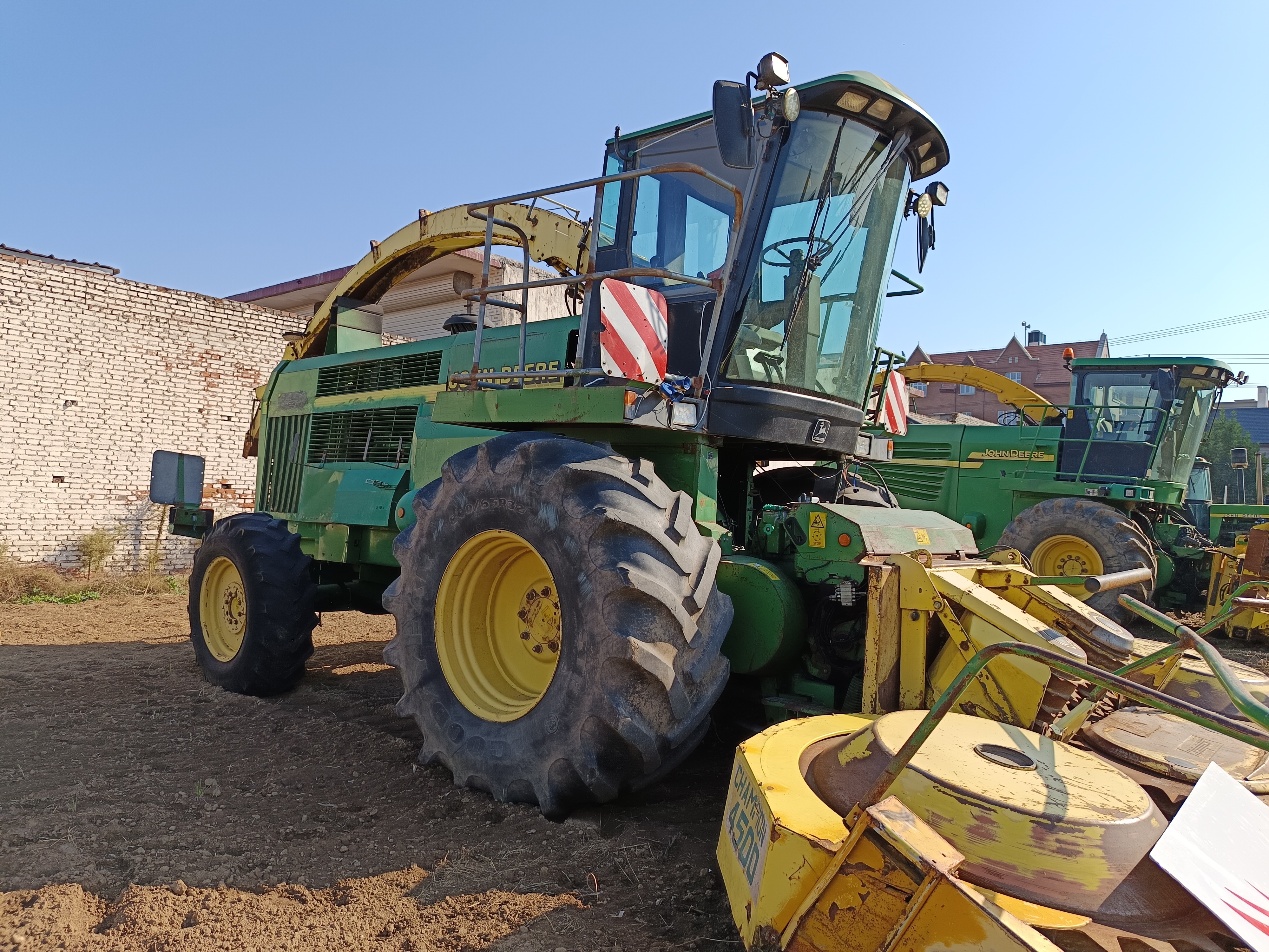 John Deere 6850 Self Propelled Forage Harvester