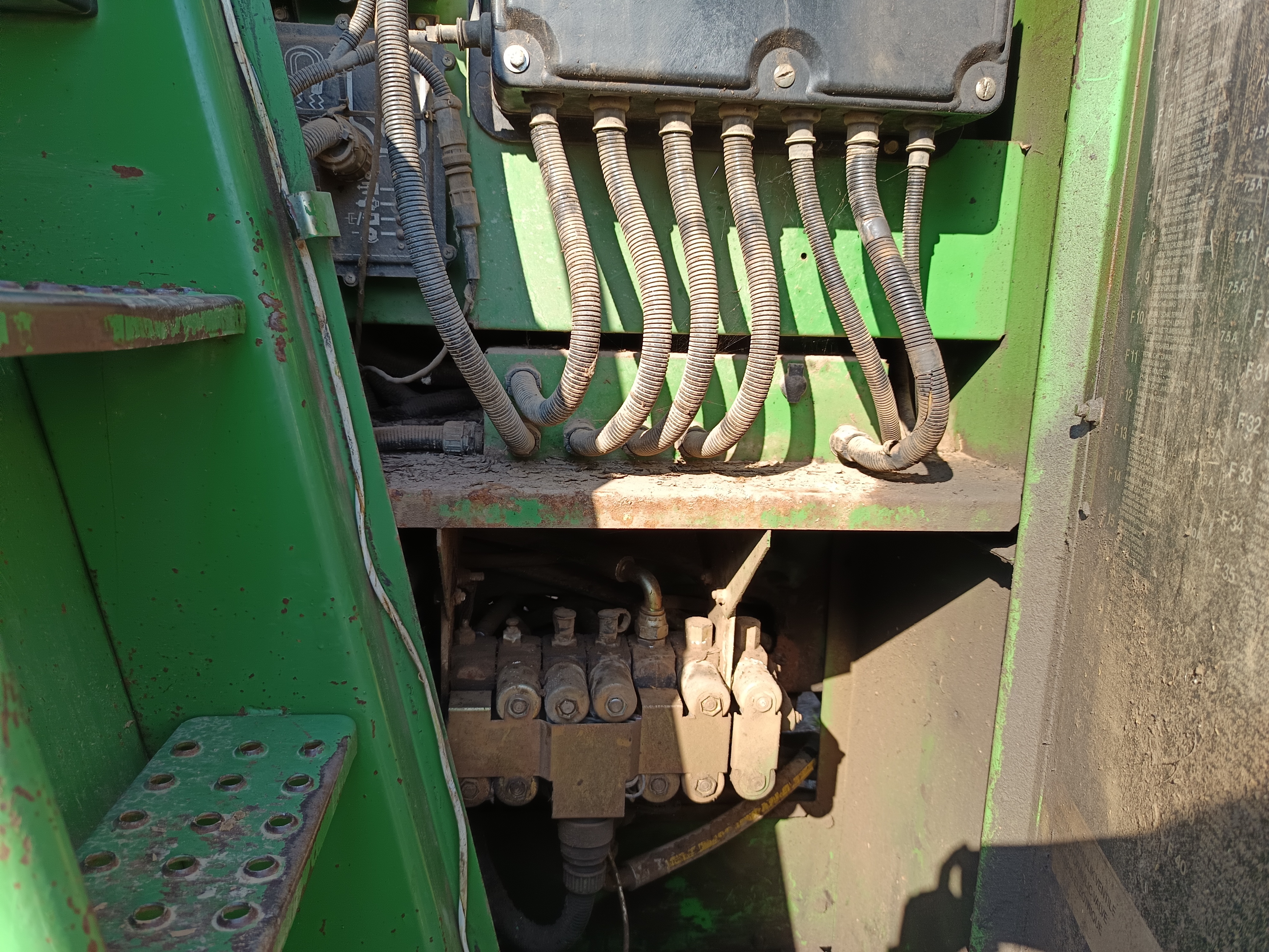 John Deere 6850 Self Propelled Forage Harvester