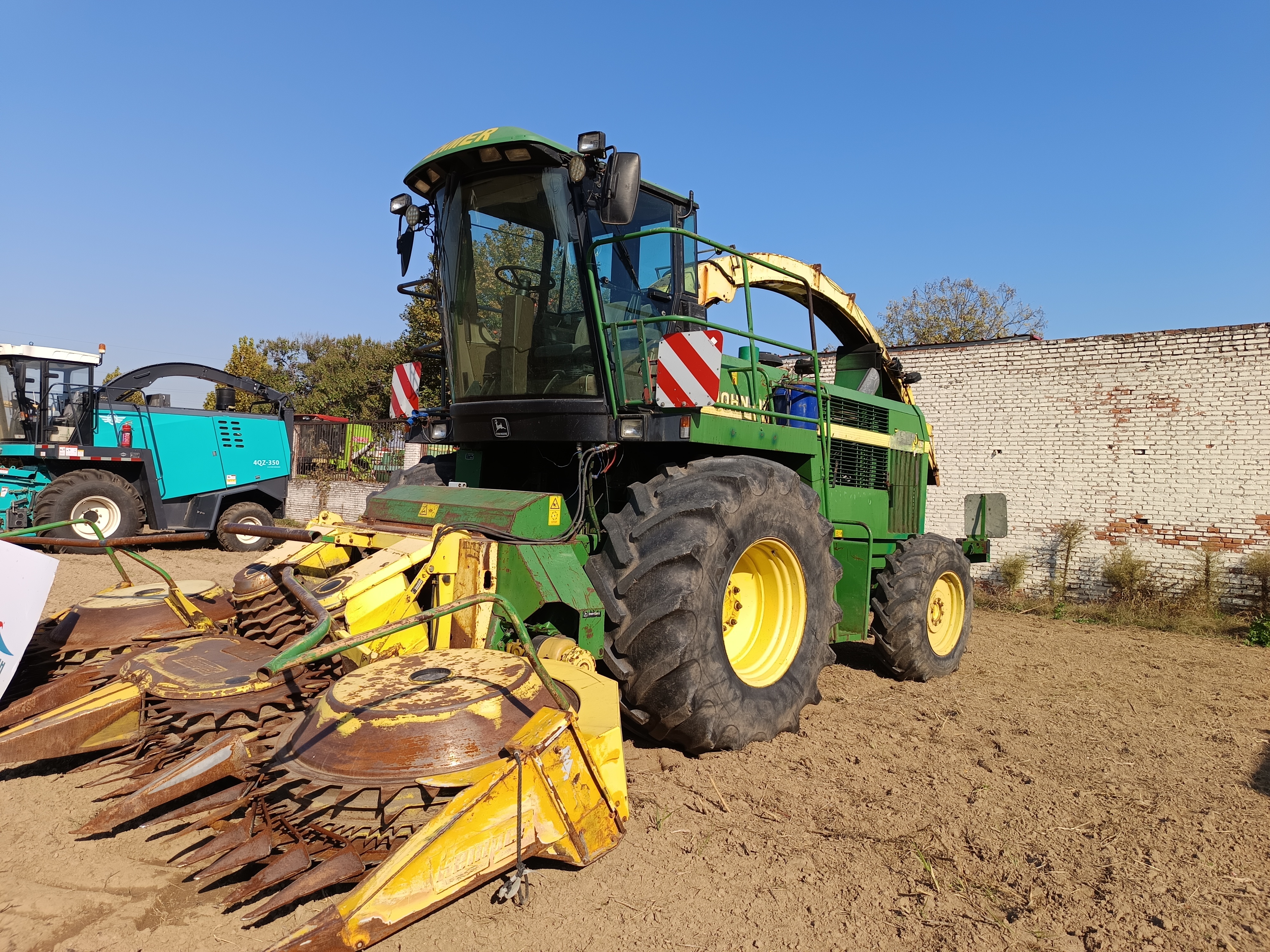 John Deere 6850 Self Propelled Forage Harvester