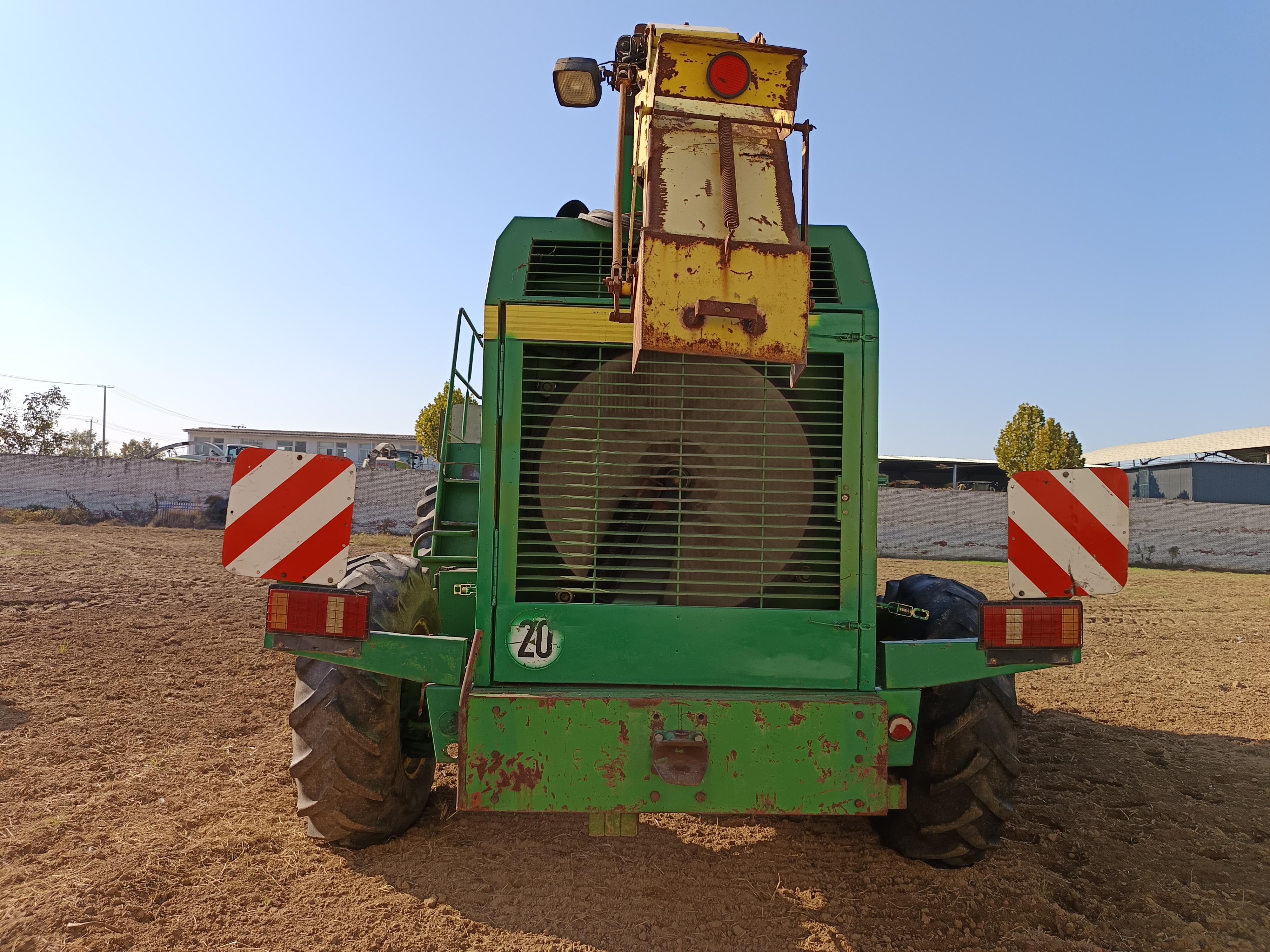 John Deere 6850 Self Propelled Forage Harvester