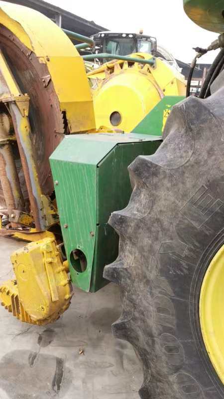 John Deere 7250 Self Propelled Forage Harvester, 375 Horse Power, with Kemper 445 header , in good working condition, ready for field work.