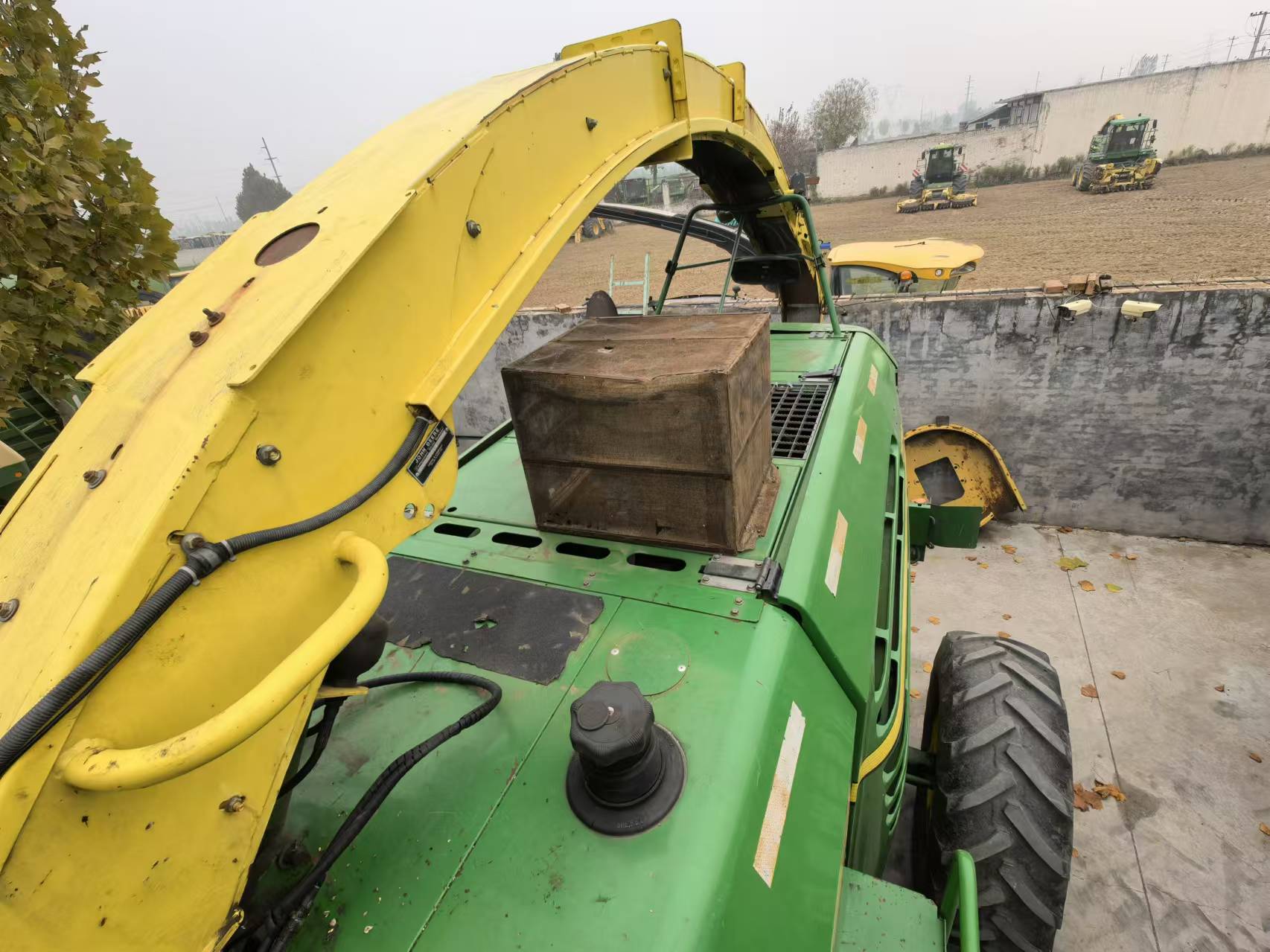 John Deere 7250 Self Propelled Forage Harvester, 375 Horse Power, with Kemper 445 header , in good working condition, ready for field work.