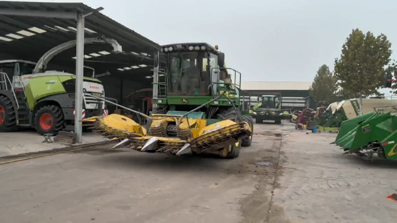John Deere 7250 Self Propelled Forage Harvester, 375 Horse Power, with Kemper 445 header , in good working condition, ready for field work.