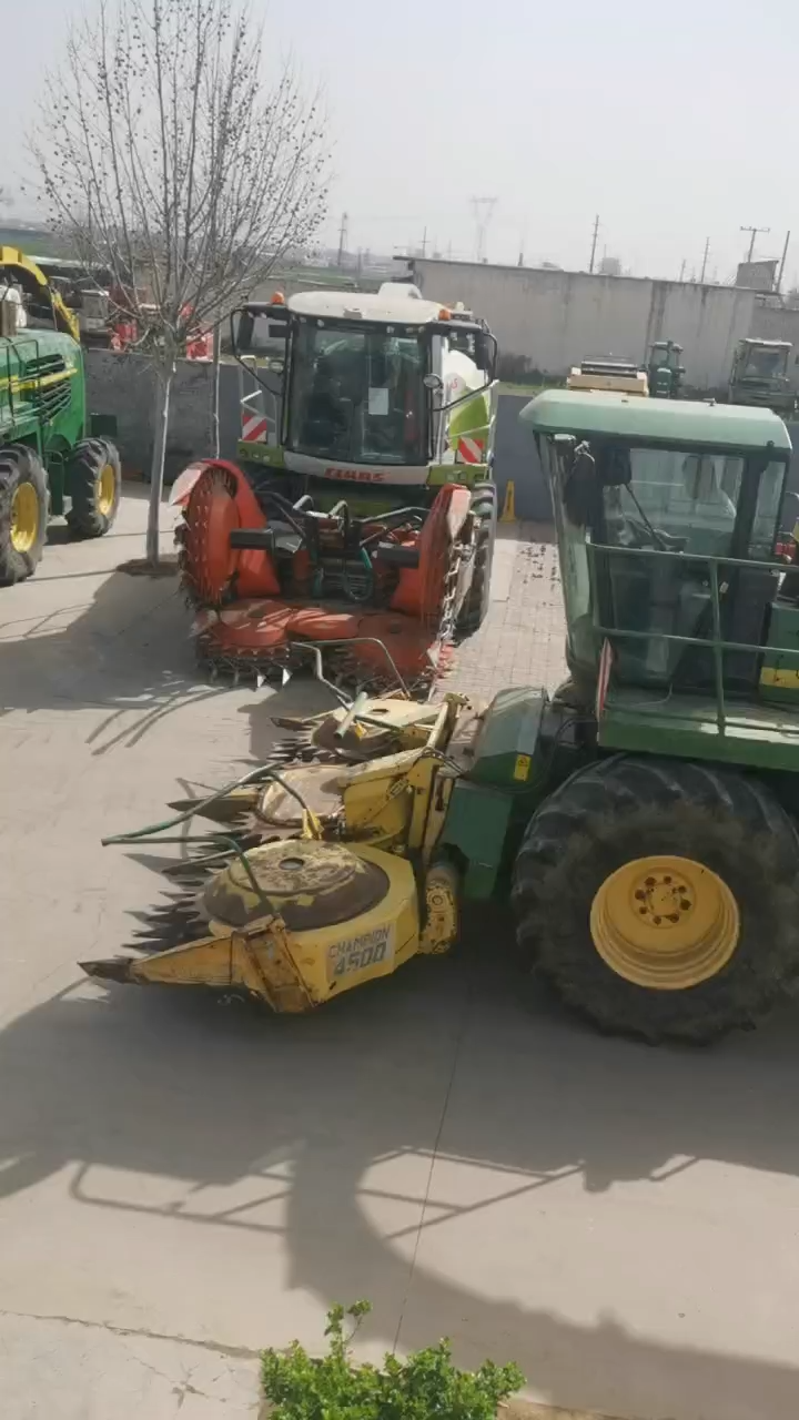 John Deere 6850 Self Propelled Forage Harvester