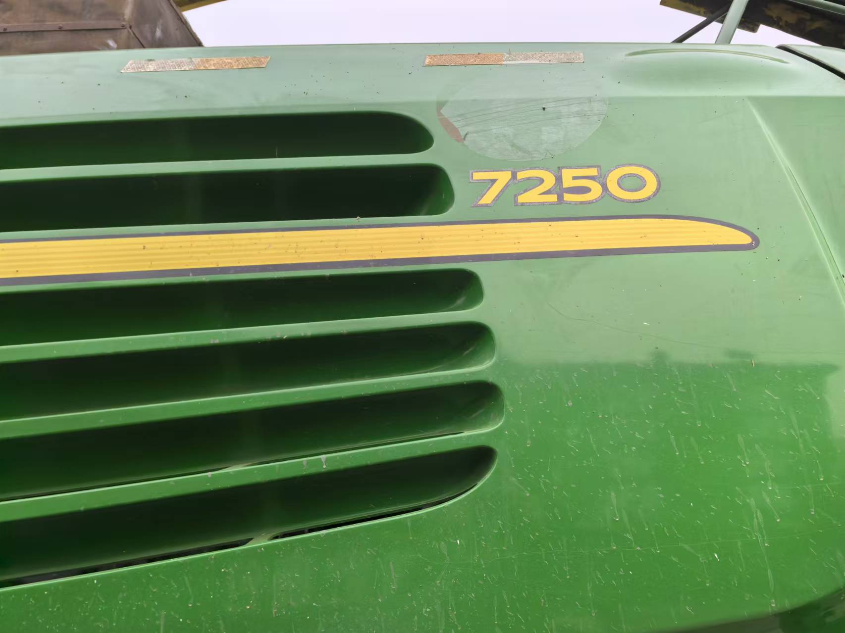 John Deere 7250 Self Propelled Forage Harvester, 375 Horse Power, with Kemper 445 header , in good working condition, ready for field work.