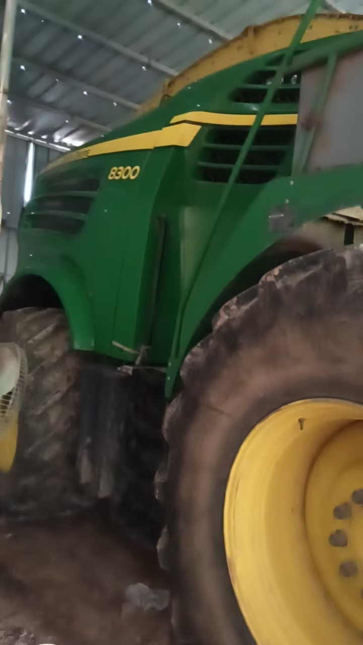 John Deere 8300  Self Propelled Forage Harvester Model Year 2016