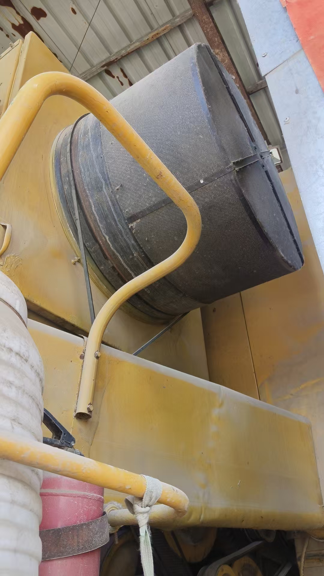 Newholland TR98 harvester in good condition for sale