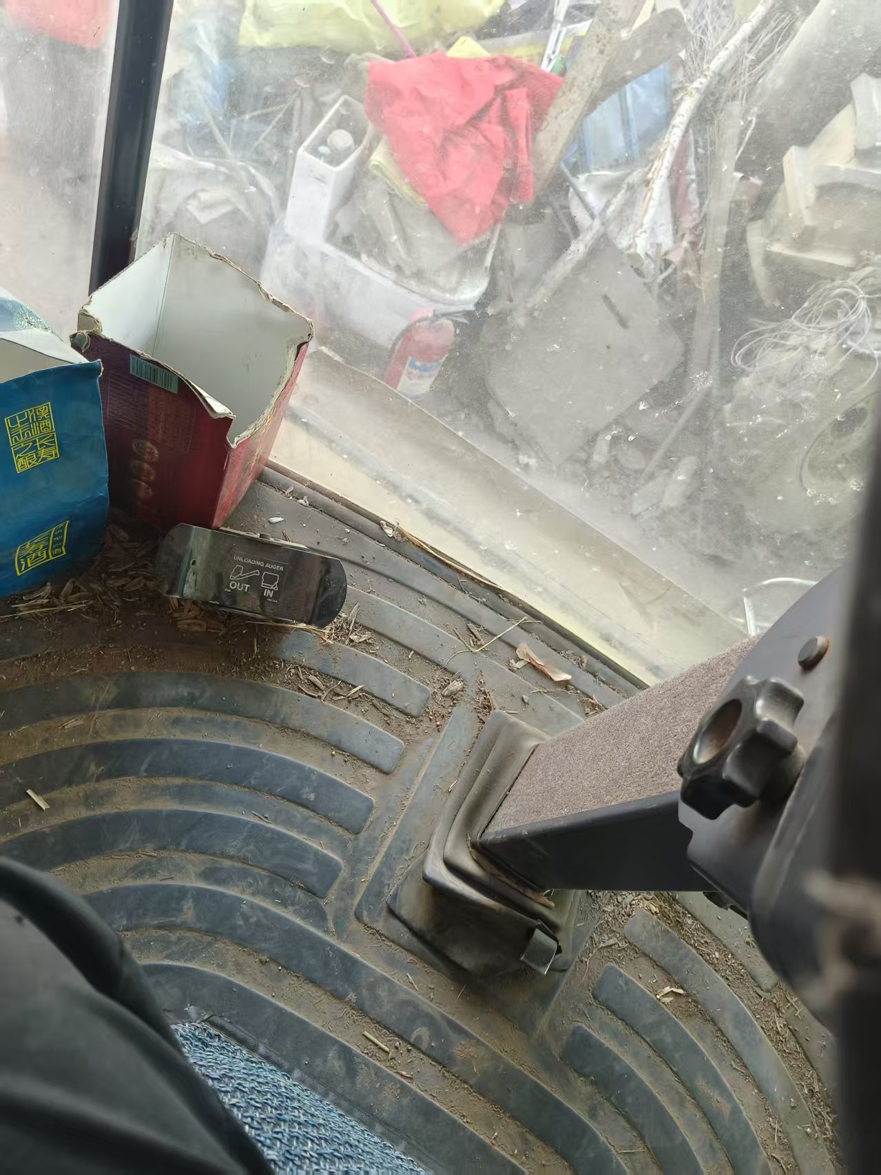 Newholland TR98 harvester in good condition for sale