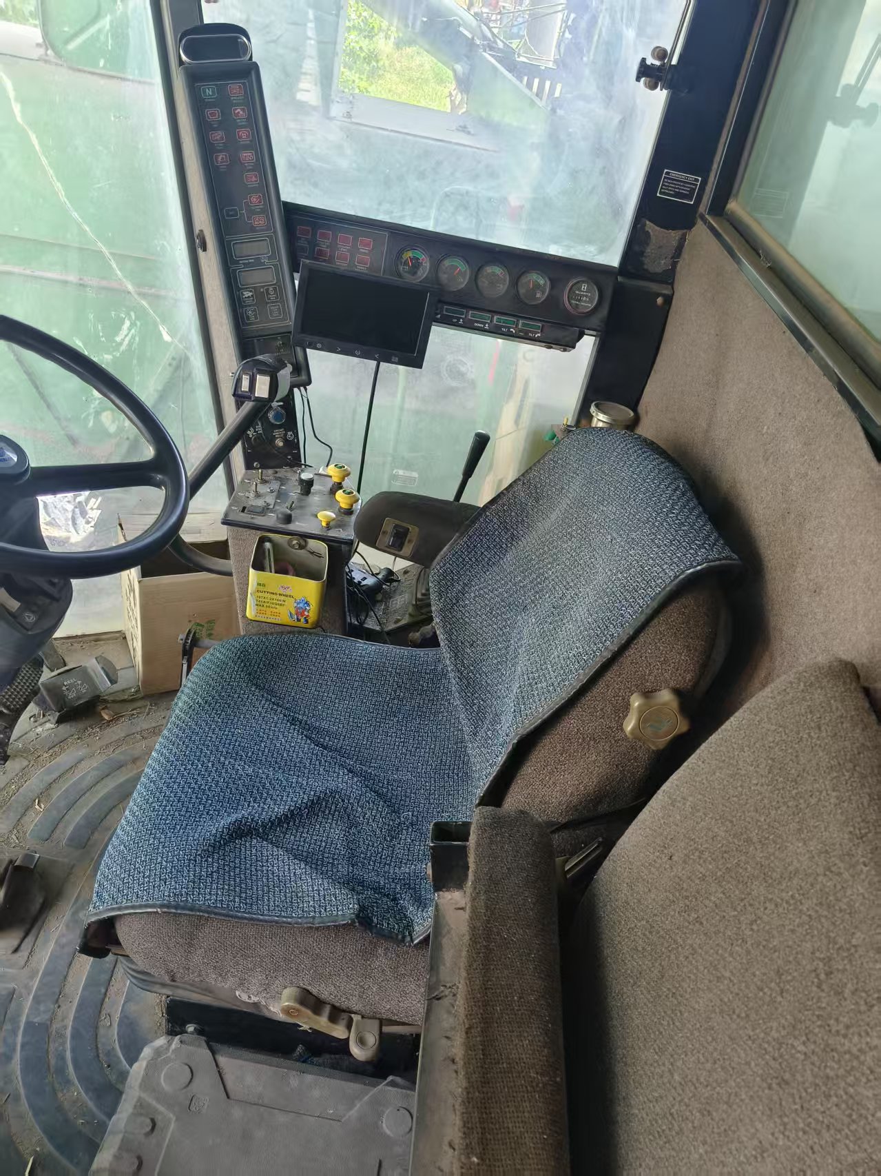 Newholland TR98 harvester in good condition for sale