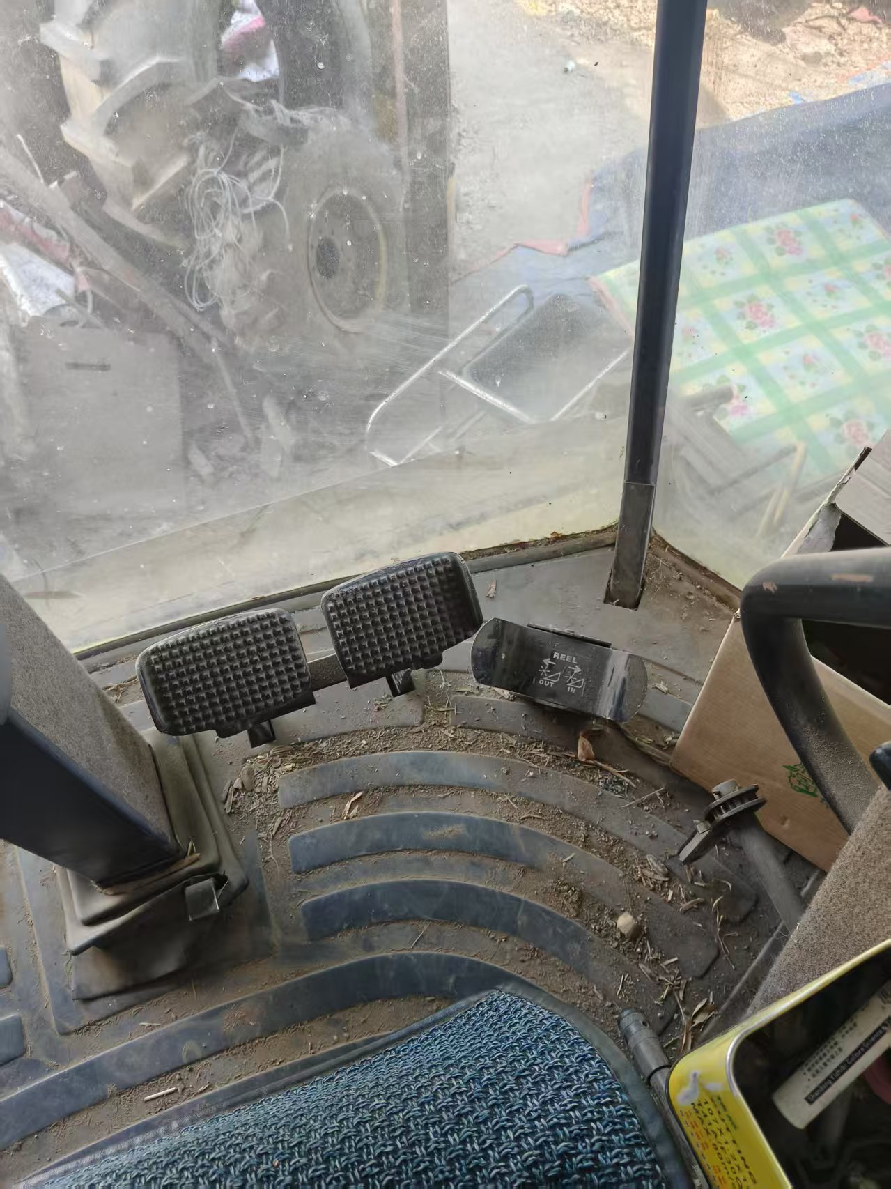 Newholland TR98 harvester in good condition for sale