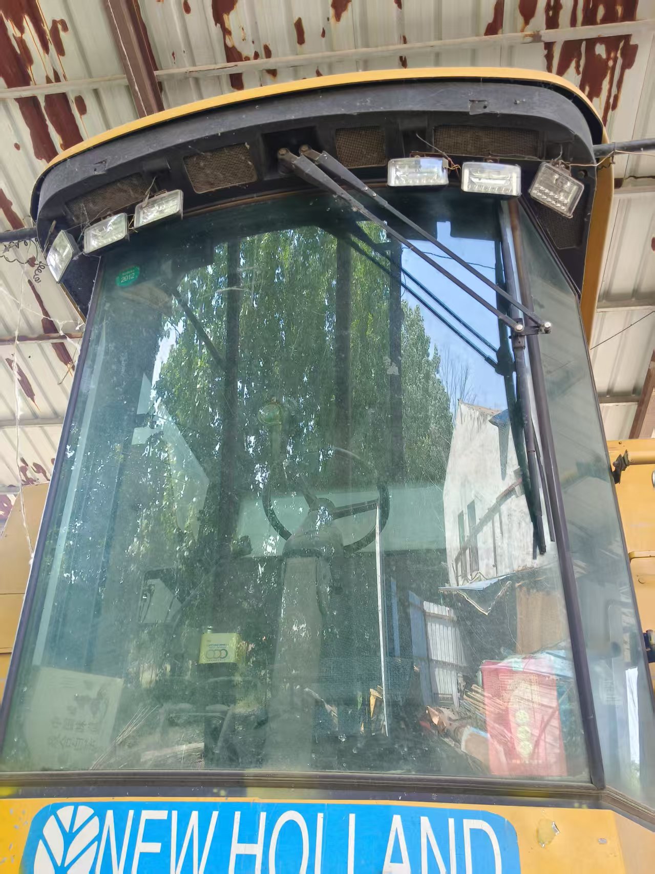 Newholland TR98 harvester in good condition for sale