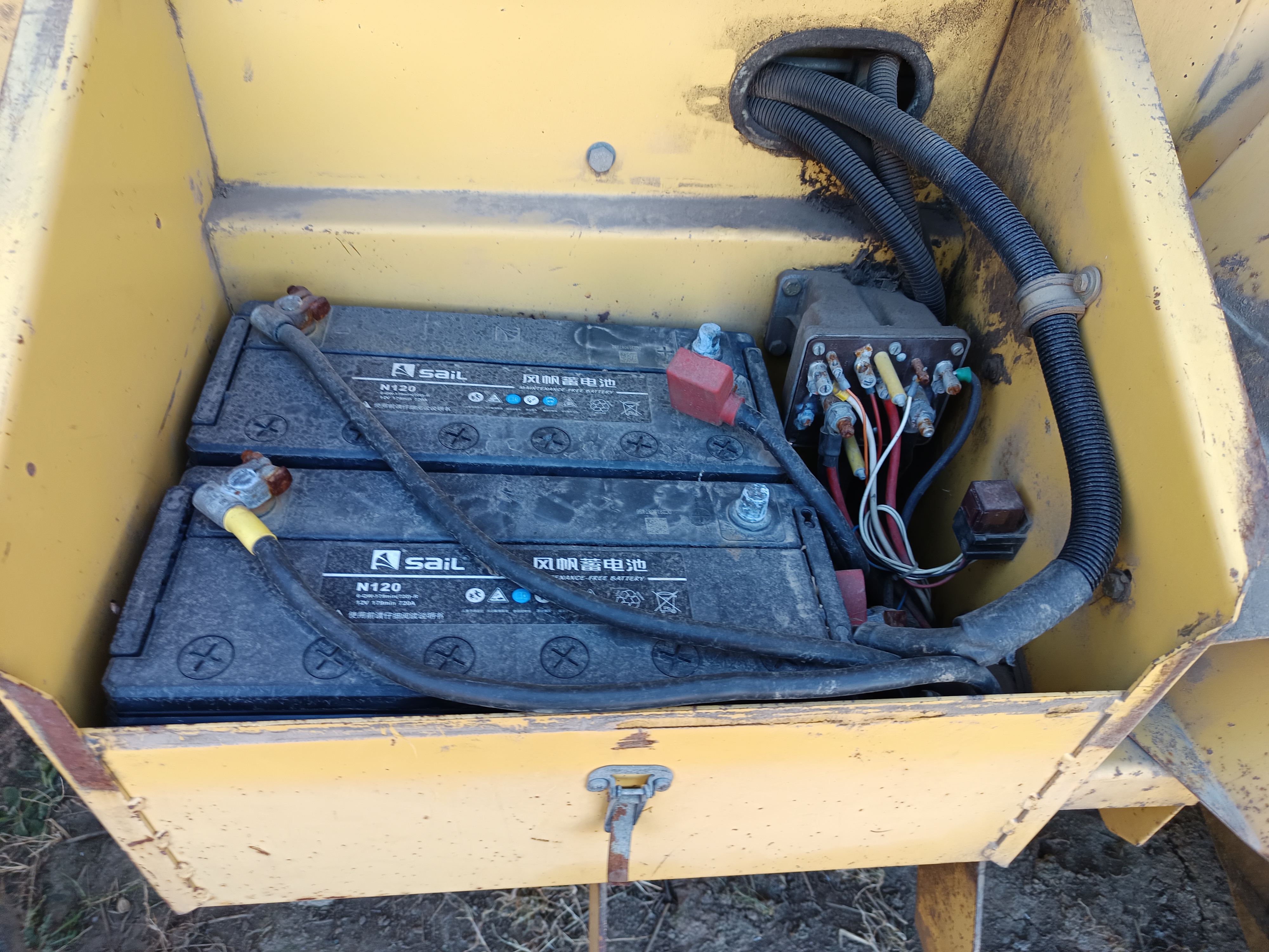 NewHolland Fx48 Forage Harvester，KW342  Year 2001，4 Wheel Drive with kemper 4500