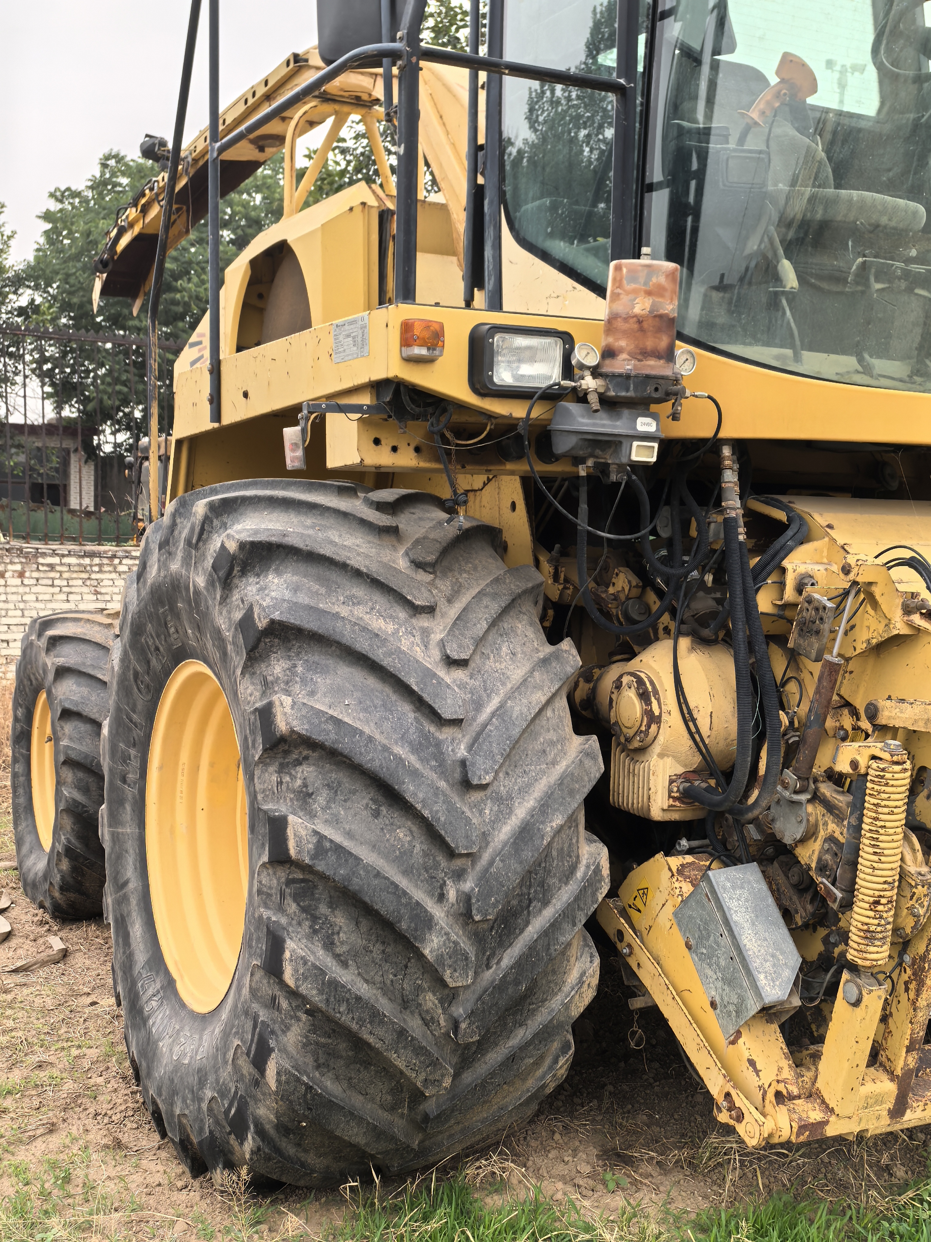 NewHolland Fx48 Forage Harvester，KW342  Year 2001，4 Wheel Drive with kemper 4500