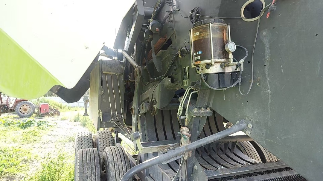 Claas 3300 baler, made in 2015, registered in 2016