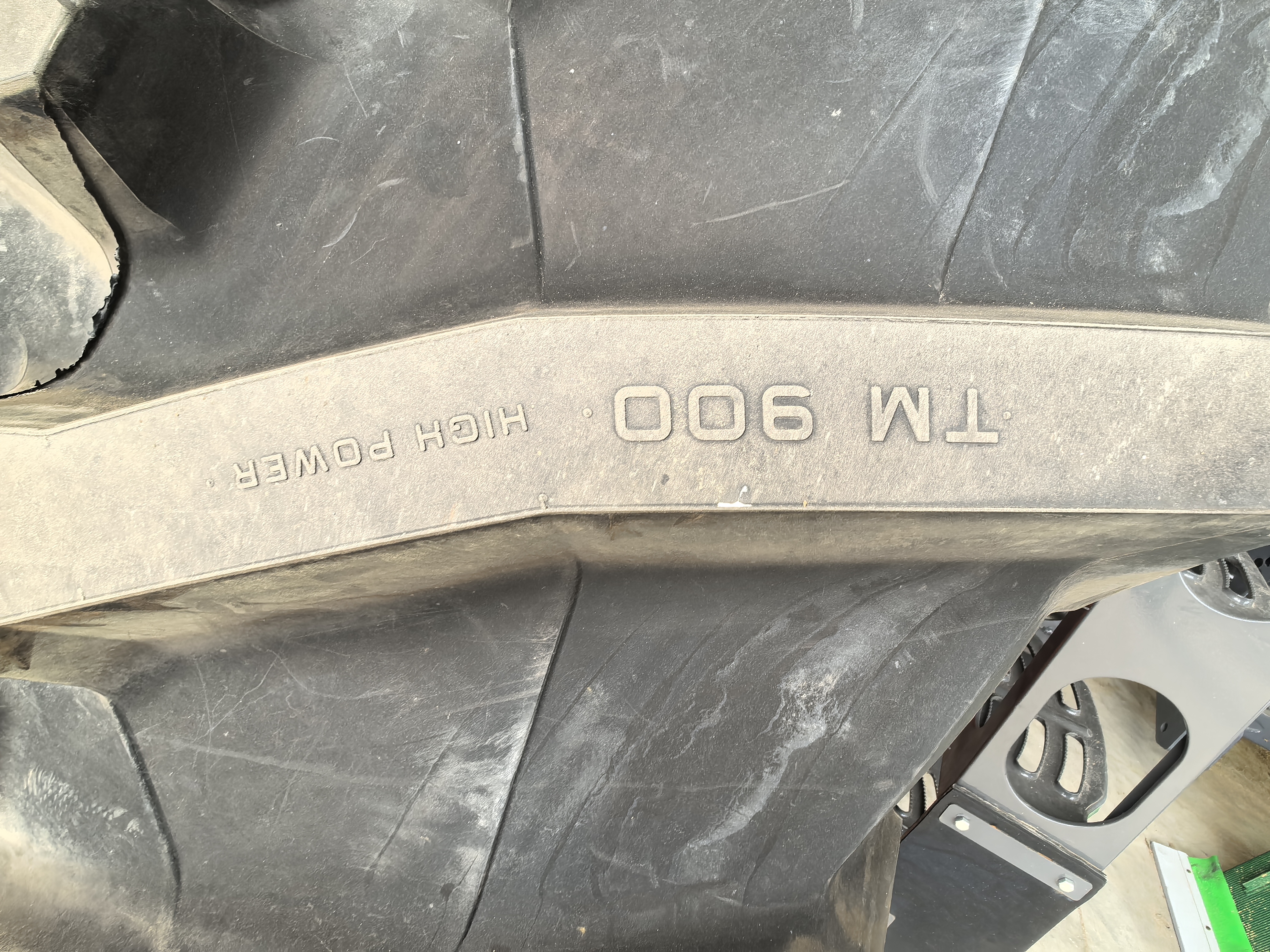 New Claas Dominator Combine Harvester 370  with 560 maize/wheat header for sale， special price for 998200 RMB