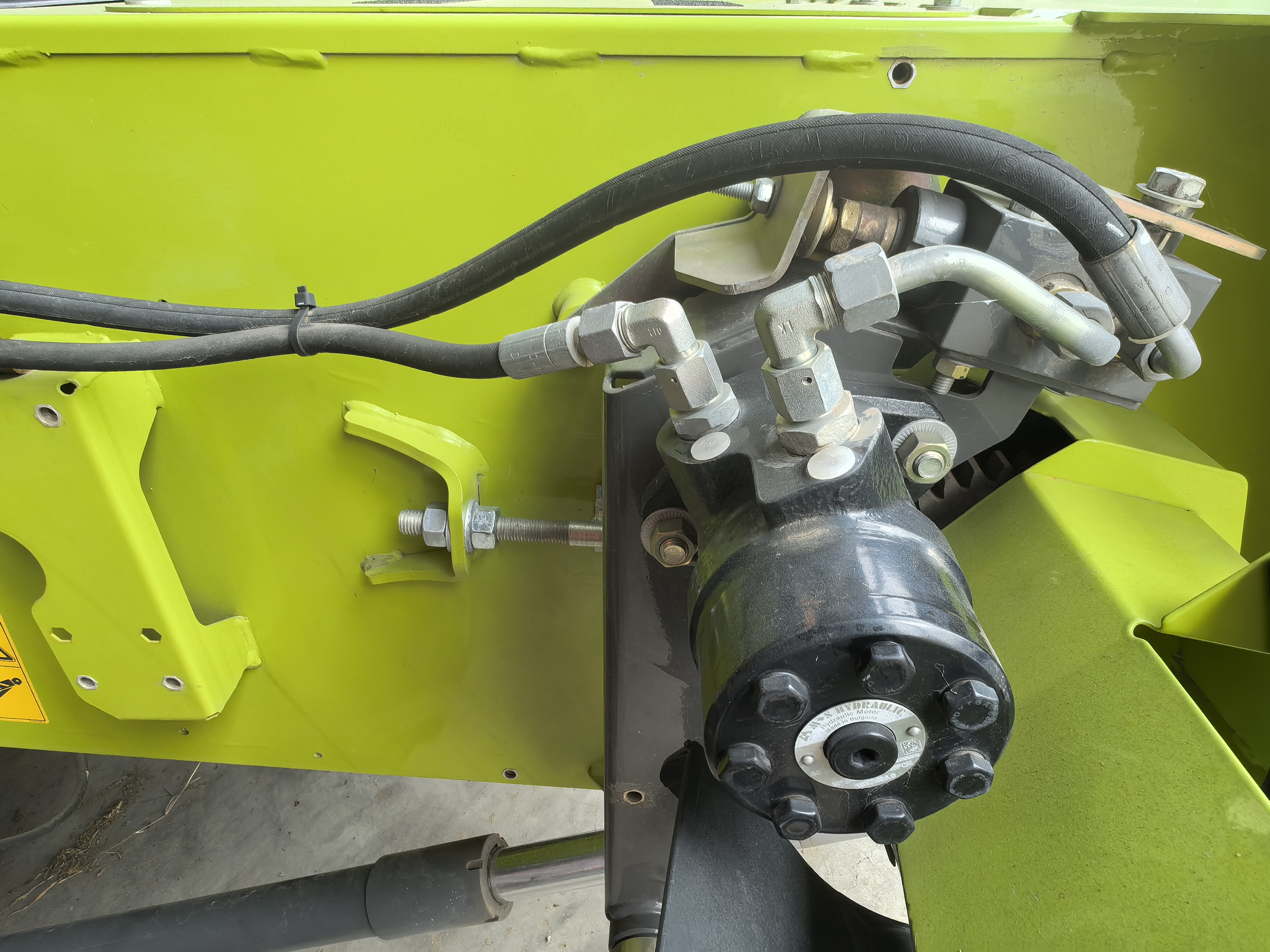 New Claas Dominator Combine Harvester 370  with 560 maize/wheat header for sale， special price for 998200 RMB