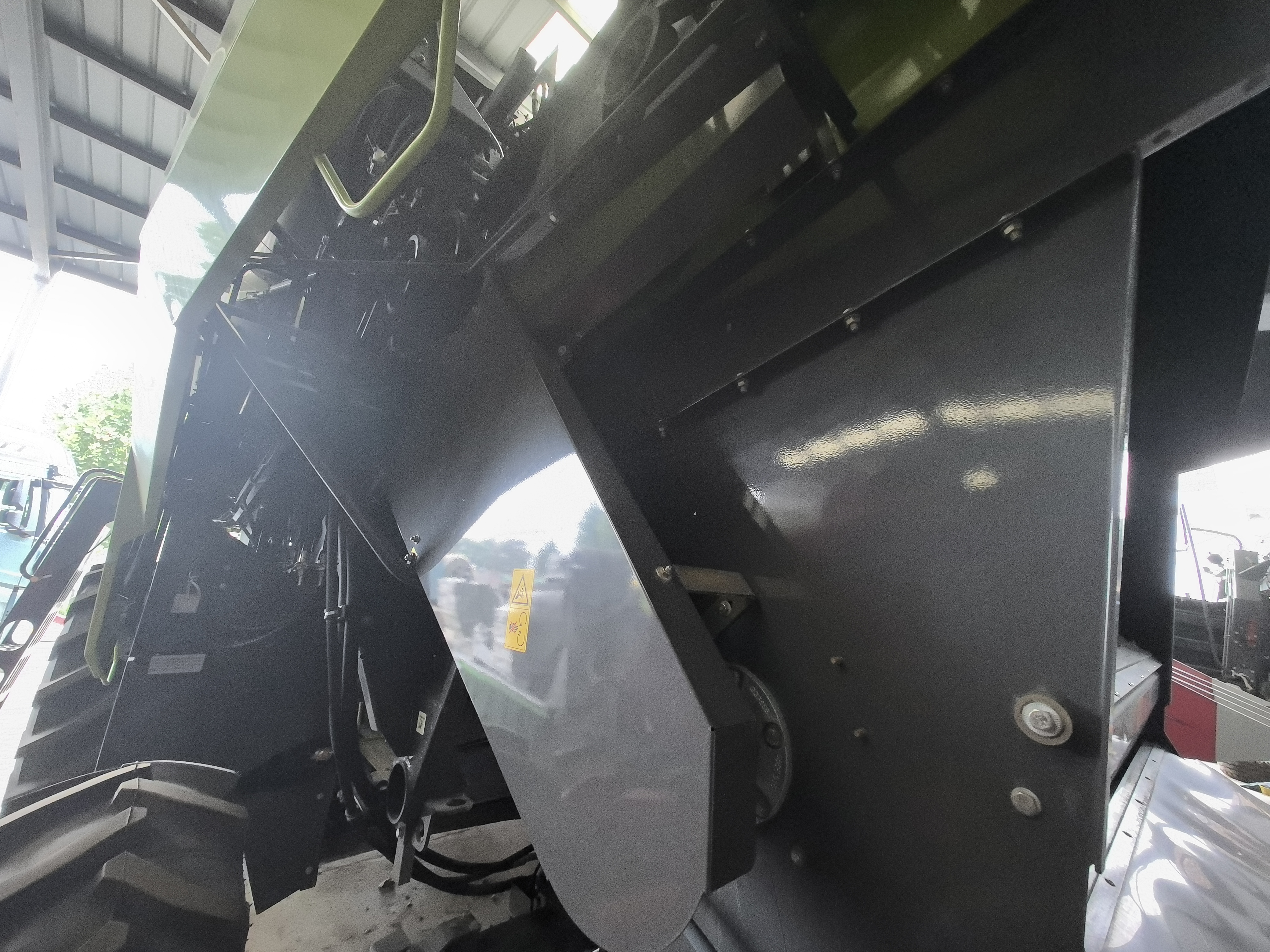 New Claas Dominator Combine Harvester 370  with 560 maize/wheat header for sale， special price for 998200 RMB