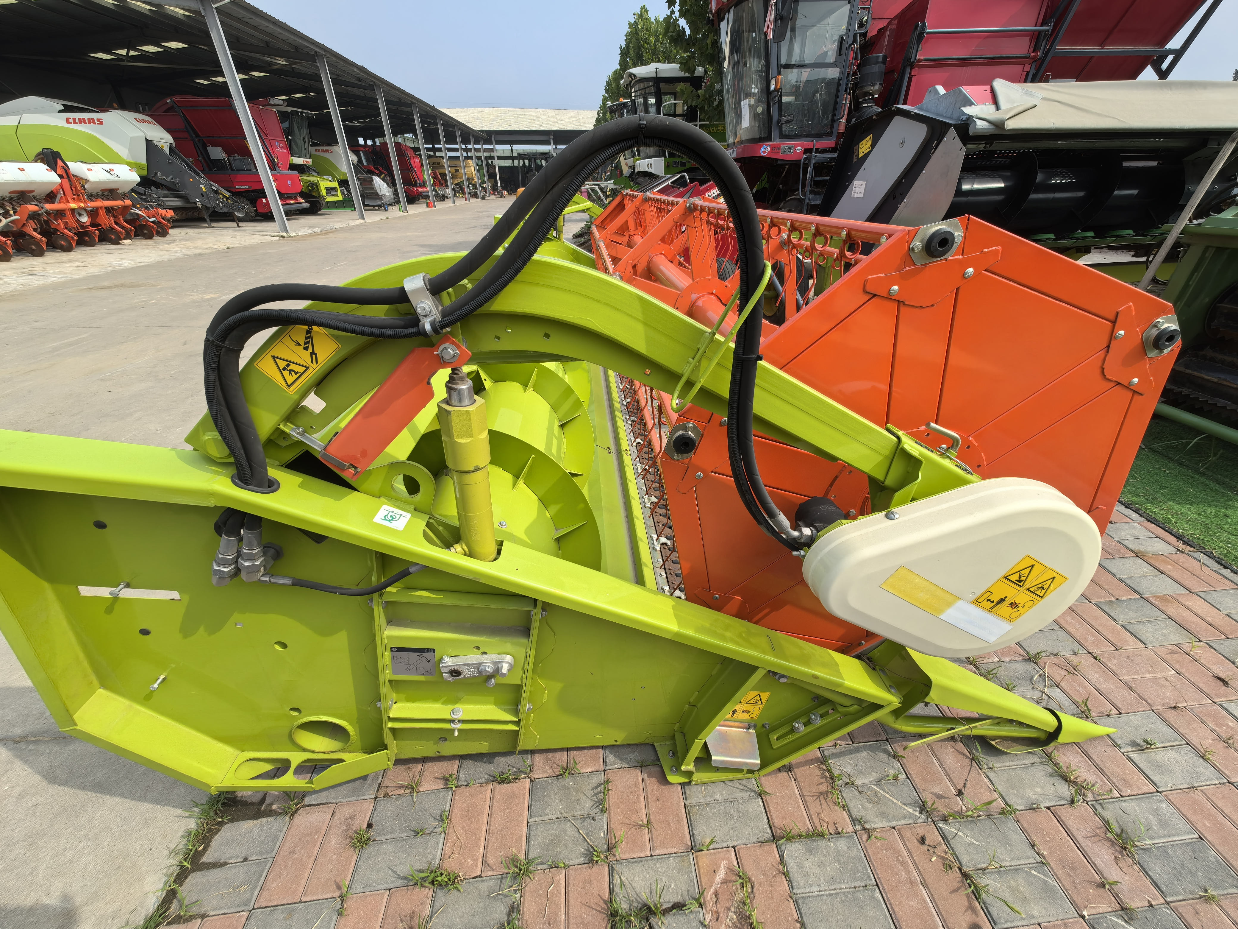 New Claas Dominator Combine Harvester 370  with 560 maize/wheat header for sale， special price for 998200 RMB