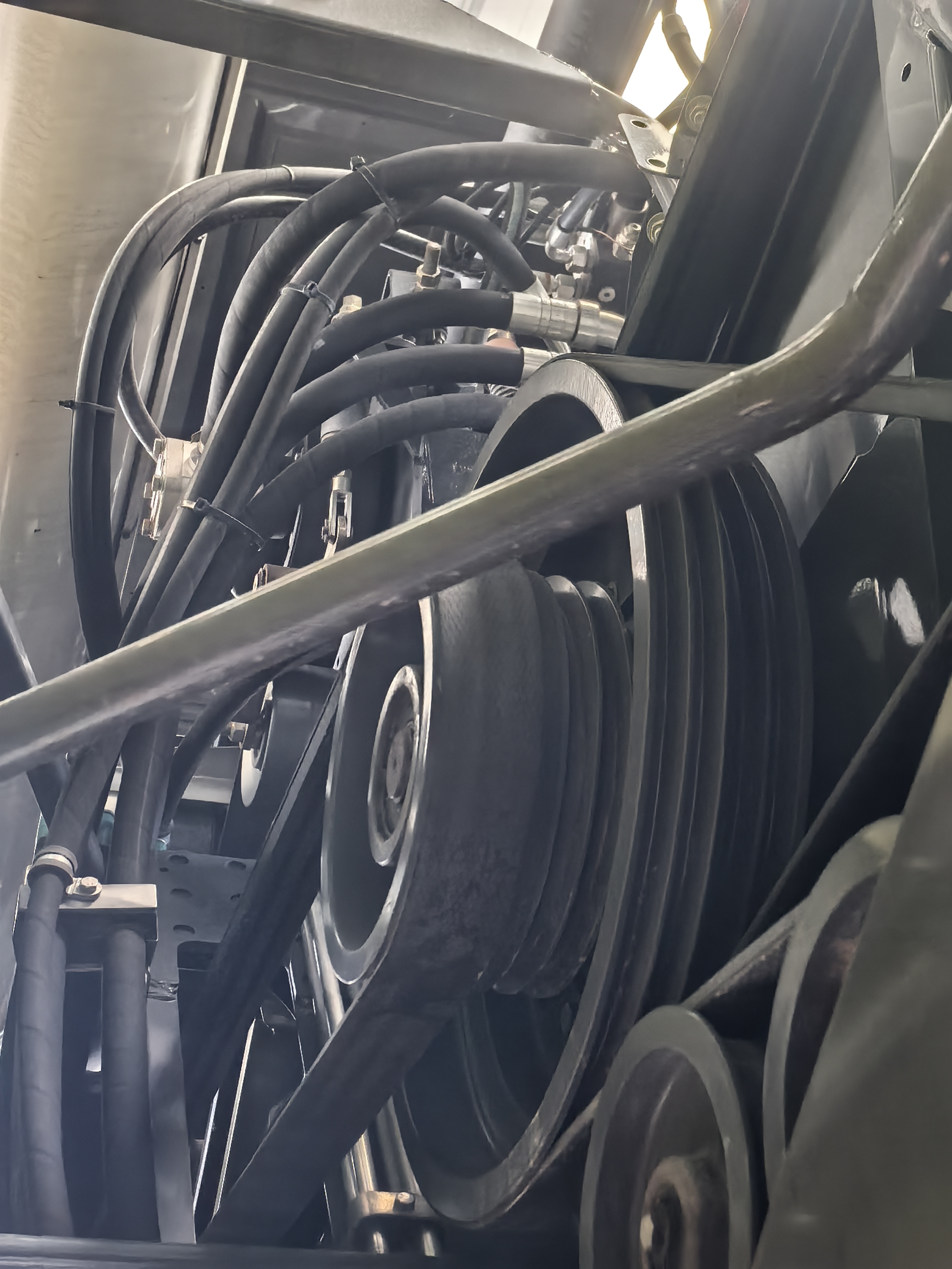 New Claas Dominator Combine Harvester 370  with 560 maize/wheat header for sale， special price for 998200 RMB