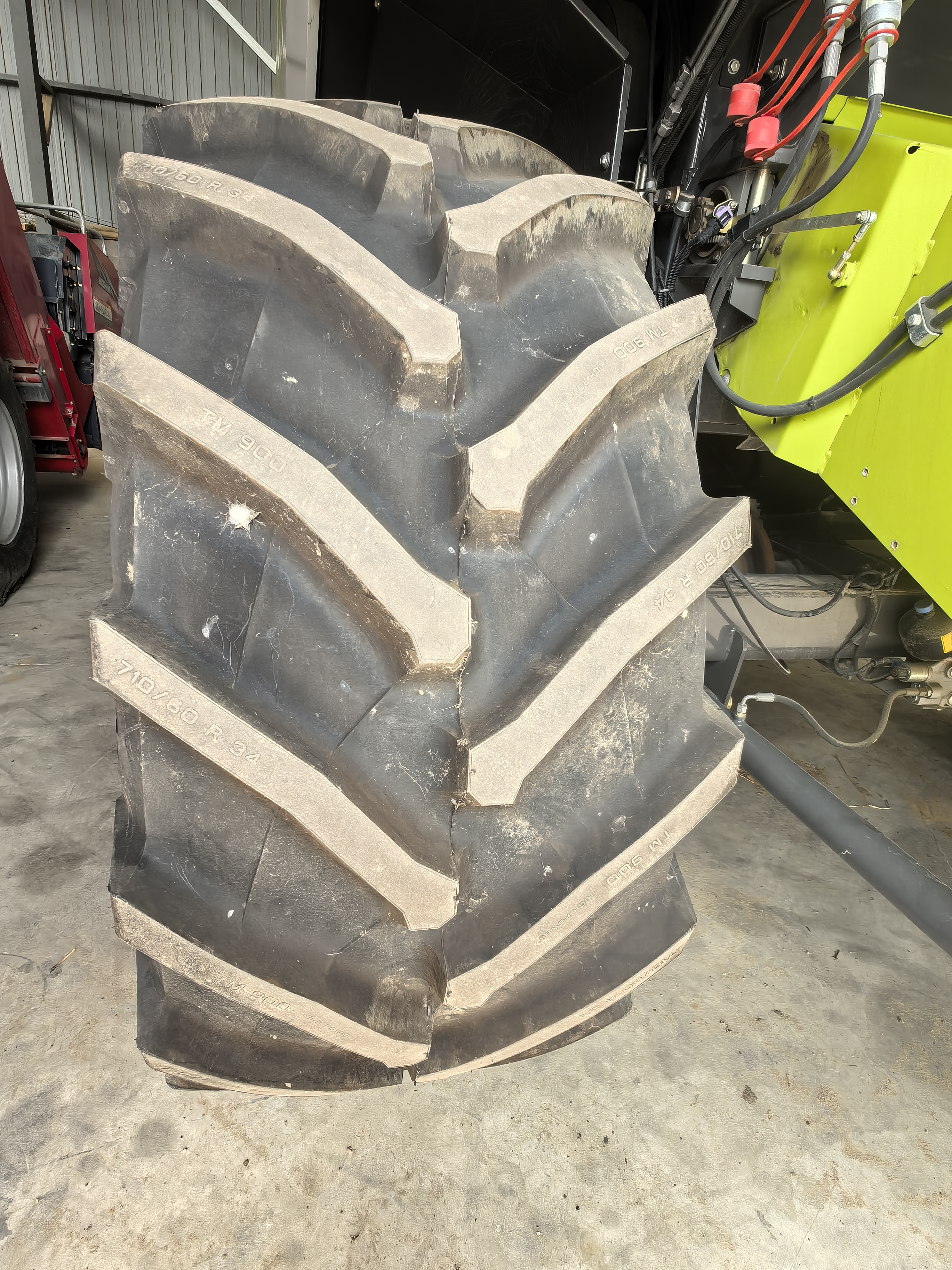 New Claas Dominator Combine Harvester 370  with 560 maize/wheat header for sale， special price for 998200 RMB