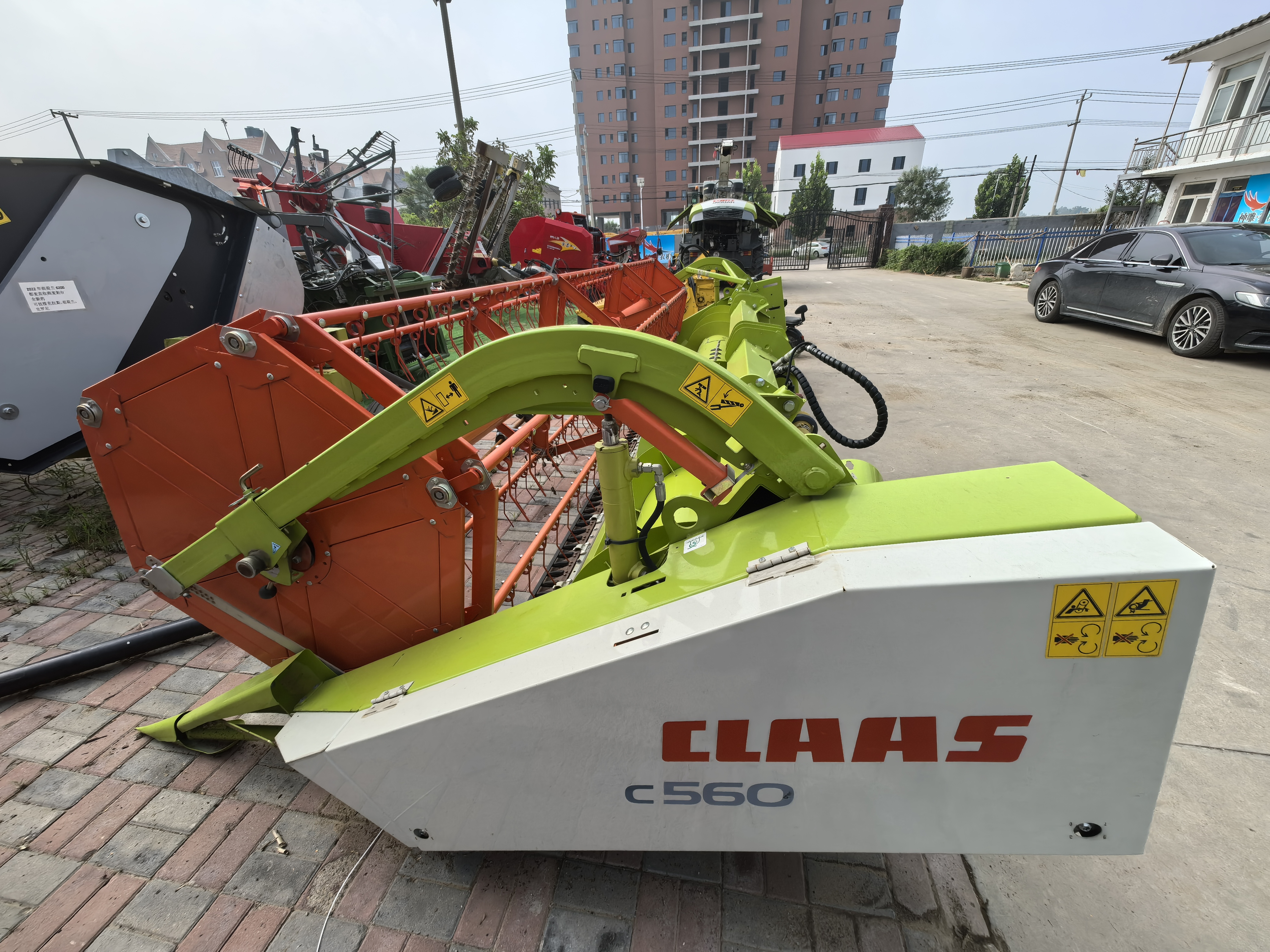 New Claas Dominator Combine Harvester 370  with 560 maize/wheat header for sale， special price for 998200 RMB