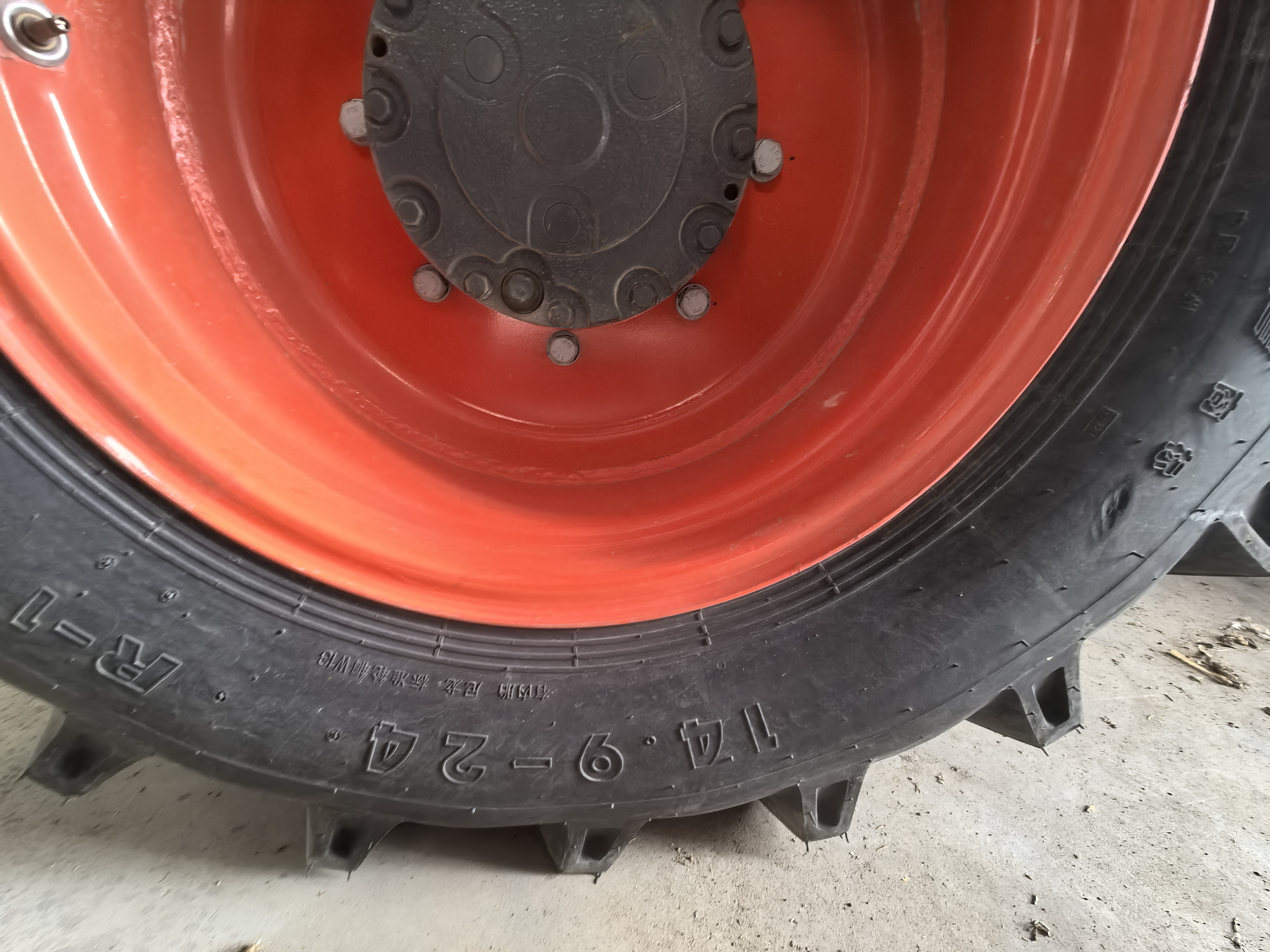 New Claas Dominator Combine Harvester 370  with 560 maize/wheat header for sale， special price for 998200 RMB