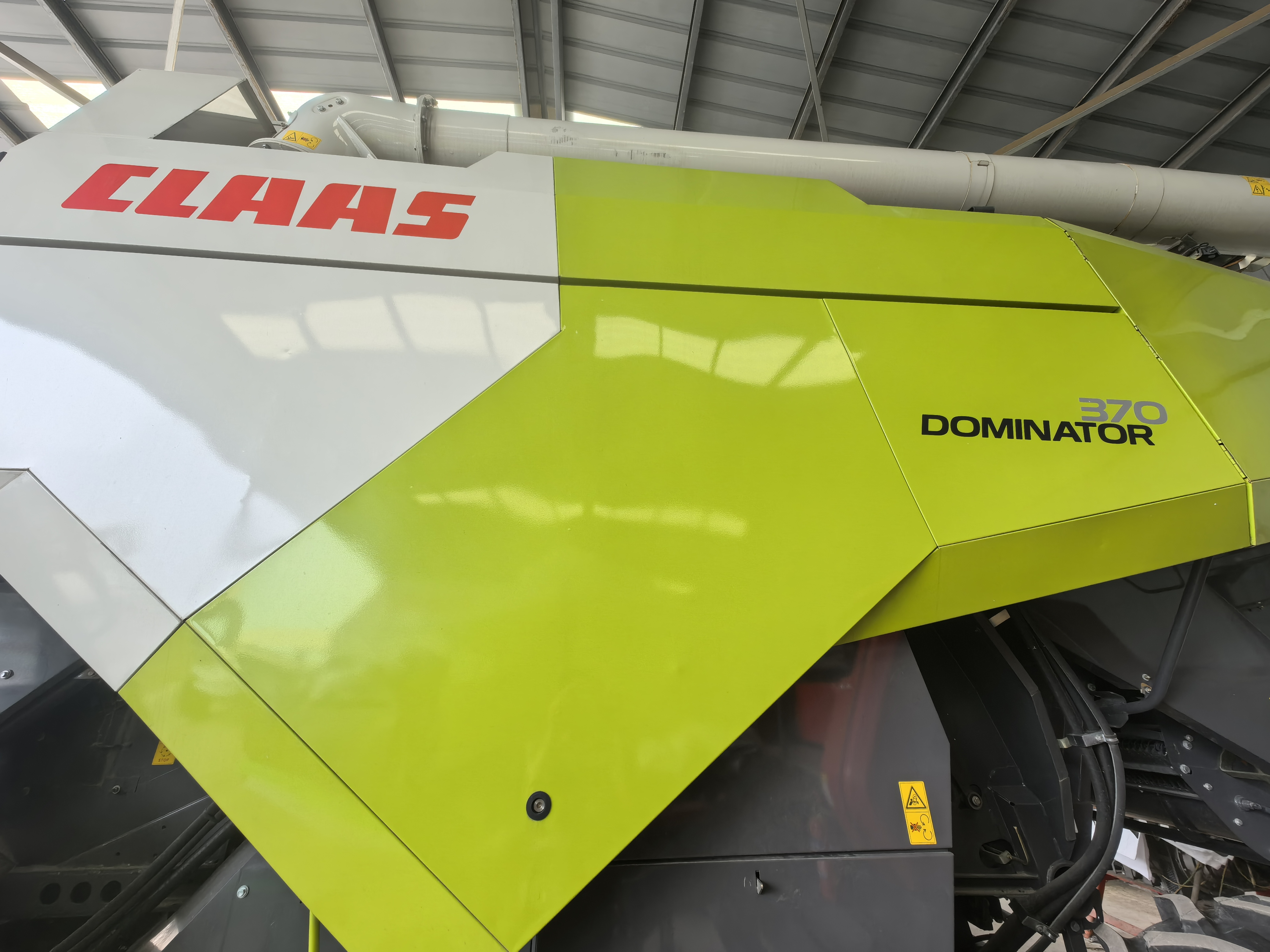 New Claas Dominator Combine Harvester 370  with 560 maize/wheat header for sale， special price for 998200 RMB