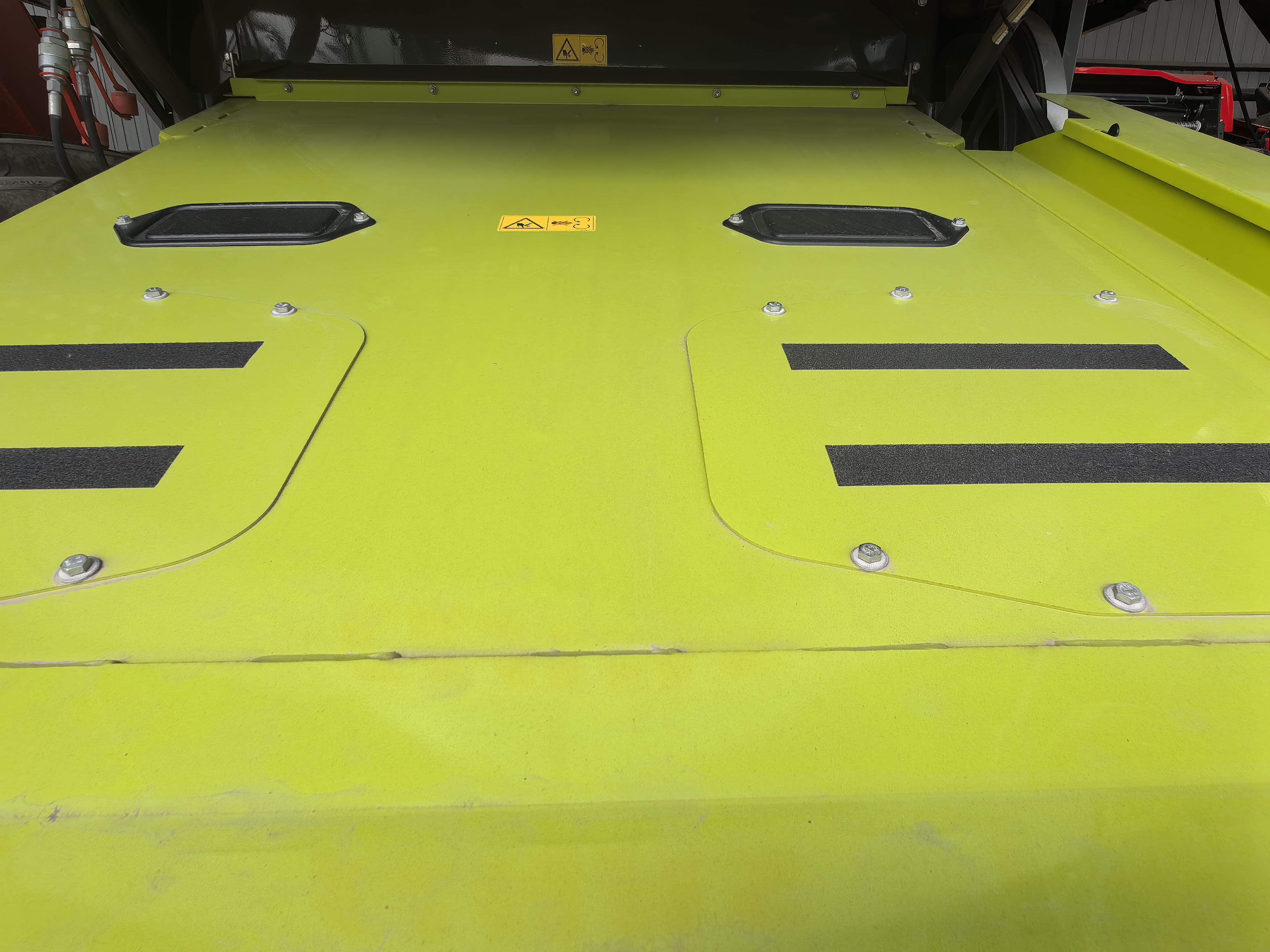 New Claas Dominator Combine Harvester 370  with 560 maize/wheat header for sale， special price for 998200 RMB