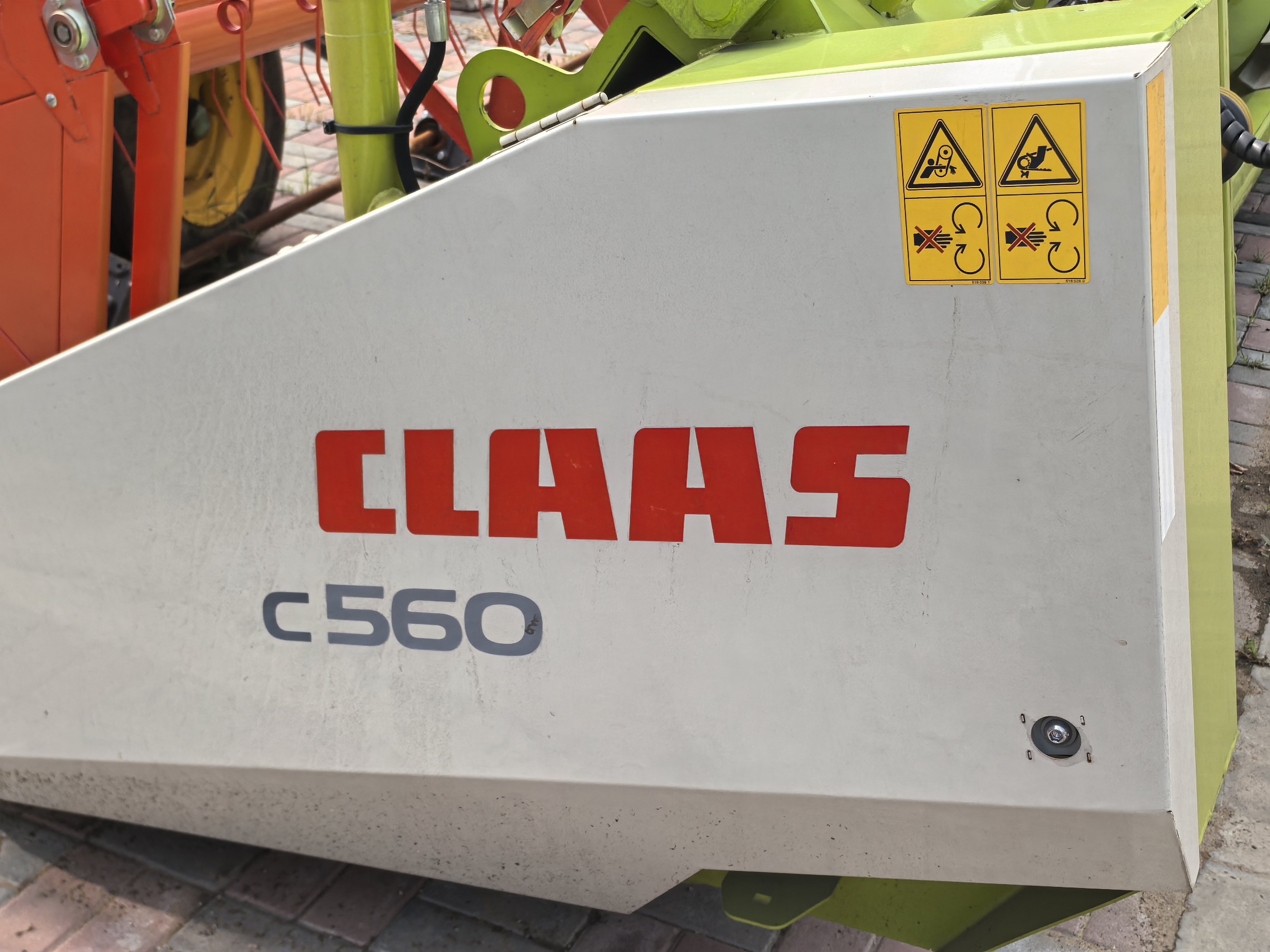 New Claas Dominator Combine Harvester 370  with 560 maize/wheat header for sale， special price for 998200 RMB