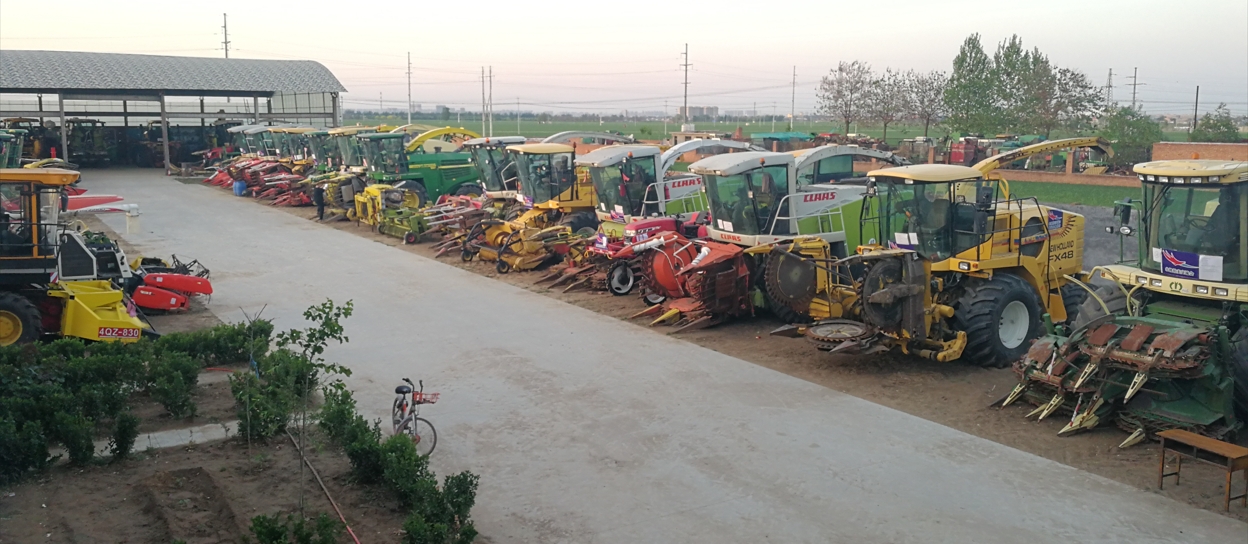 New Claas Dominator Combine Harvester 370  with 560 maize/wheat header for sale， special price for 998200 RMB