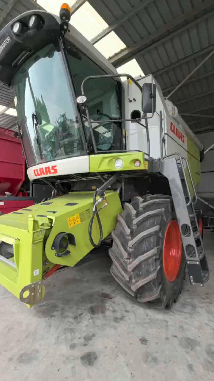 New Claas Dominator Combine Harvester 370  with 560 maize/wheat header for sale， special price for 998200 RMB