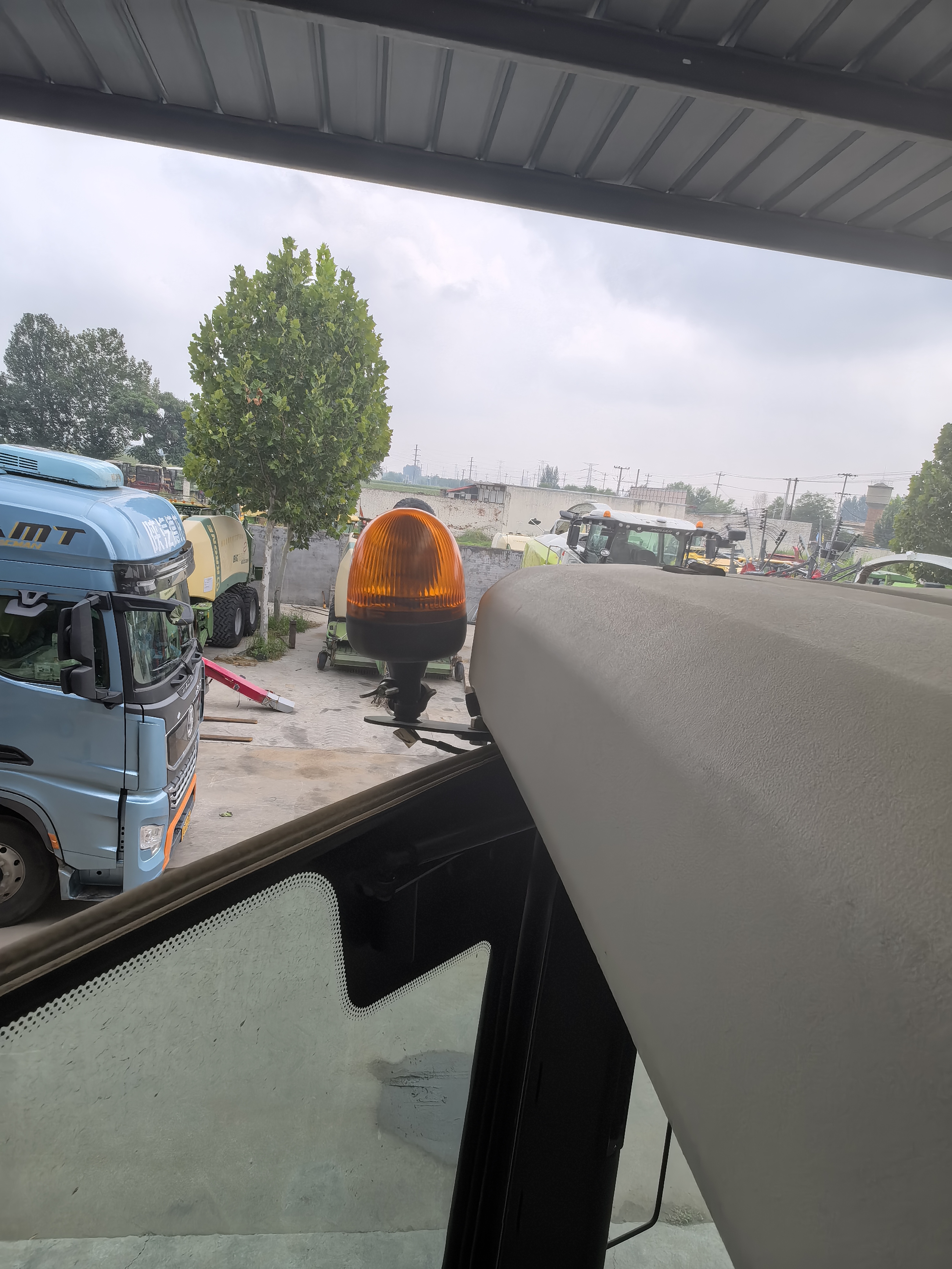 New Claas Dominator Combine Harvester 370  with 560 maize/wheat header for sale， special price for 998200 RMB