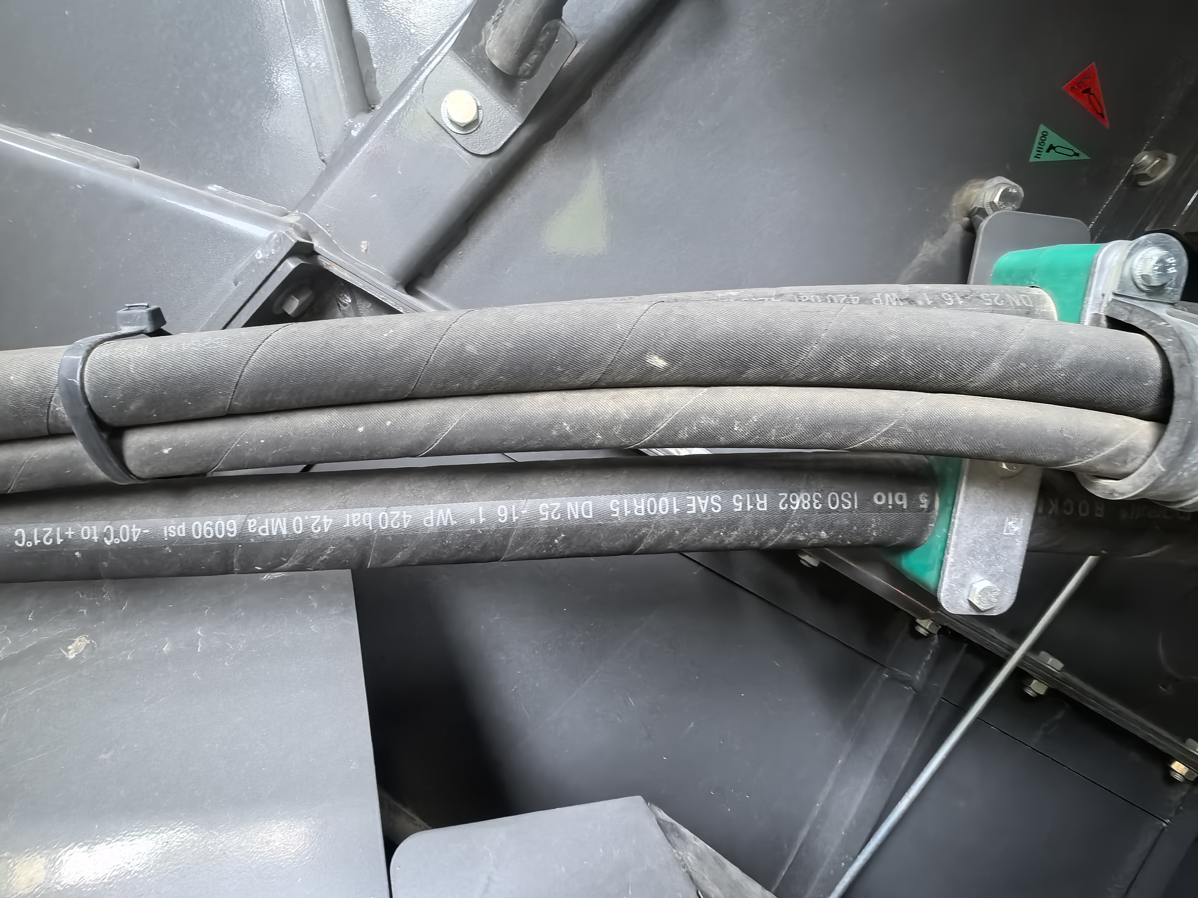 New Claas Dominator Combine Harvester 370  with 560 maize/wheat header for sale， special price for 998200 RMB