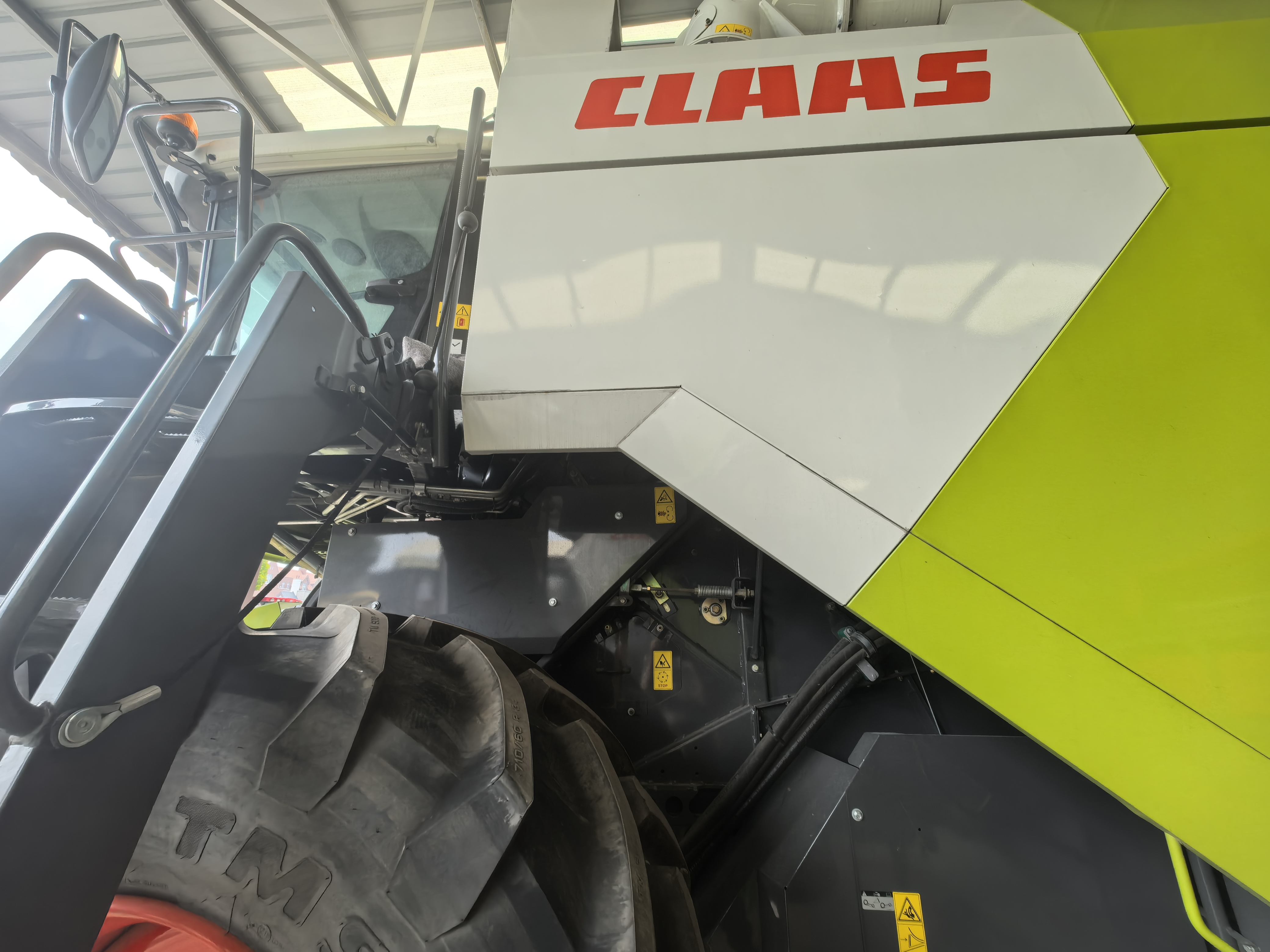 New Claas Dominator Combine Harvester 370  with 560 maize/wheat header for sale， special price for 998200 RMB