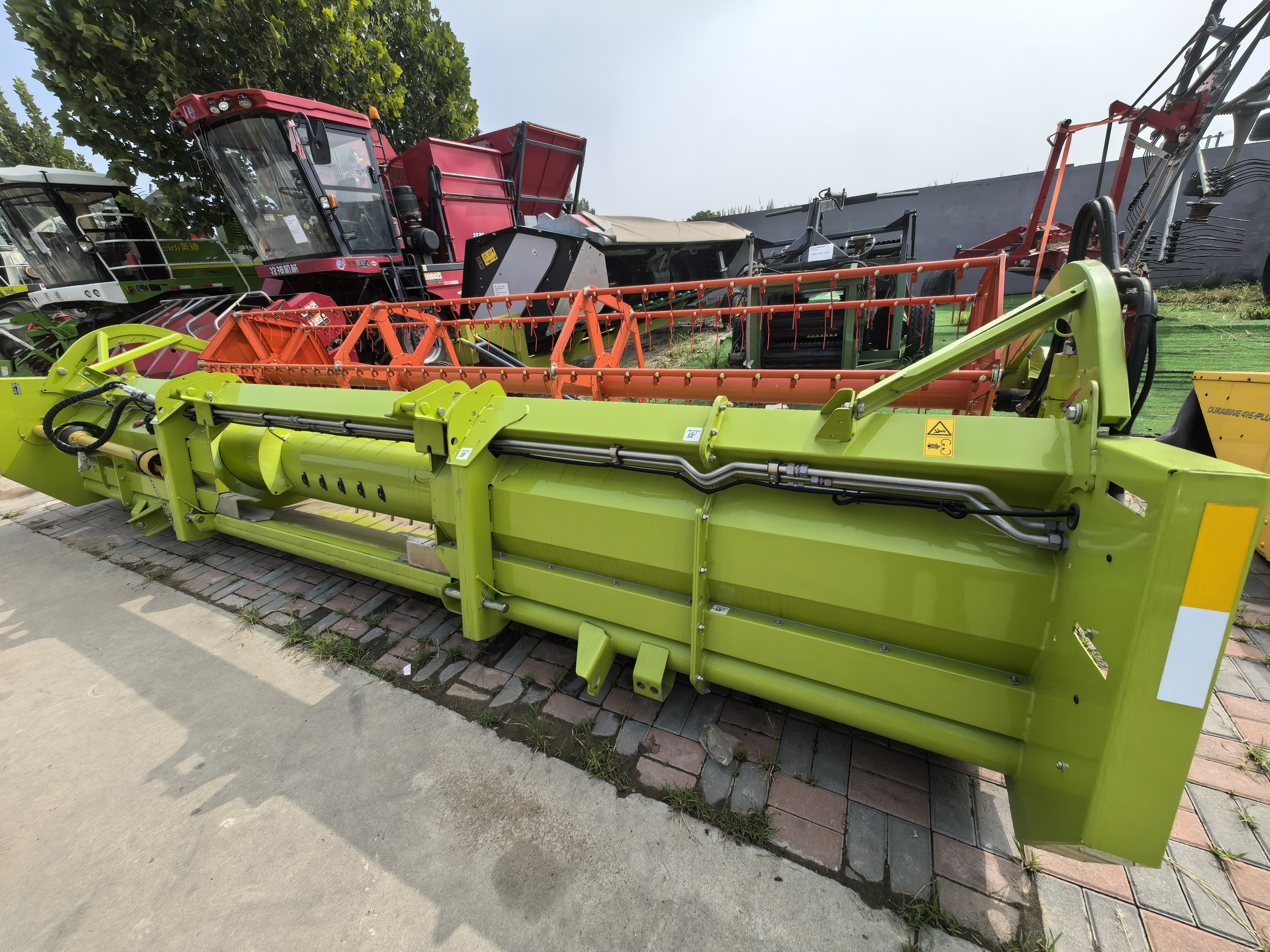 New Claas Dominator Combine Harvester 370  with 560 maize/wheat header for sale， special price for 998200 RMB