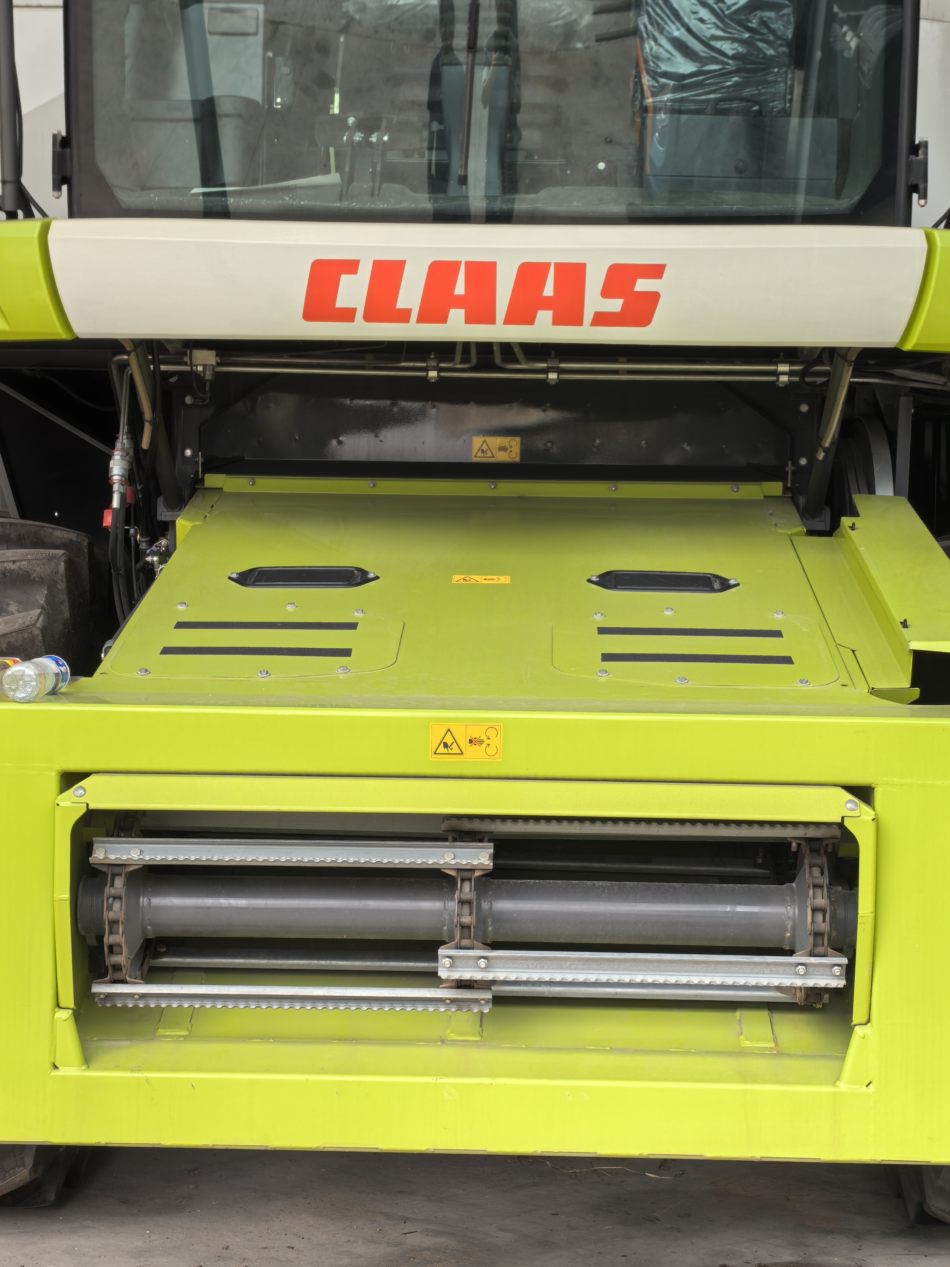 New Claas Dominator Combine Harvester 370  with 560 maize/wheat header for sale， special price for 998200 RMB