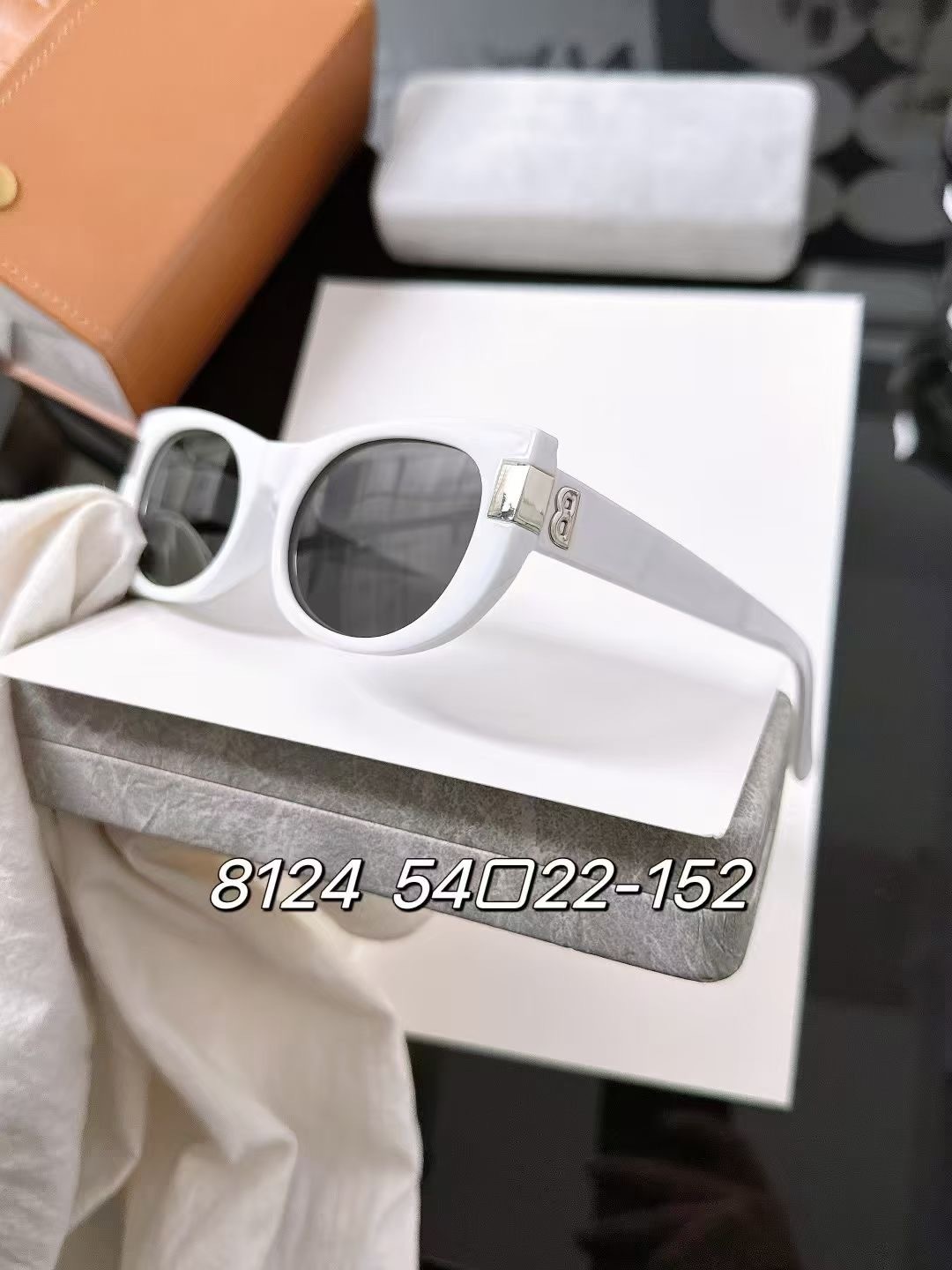 TR design Fashion polarized sunglasses 8124