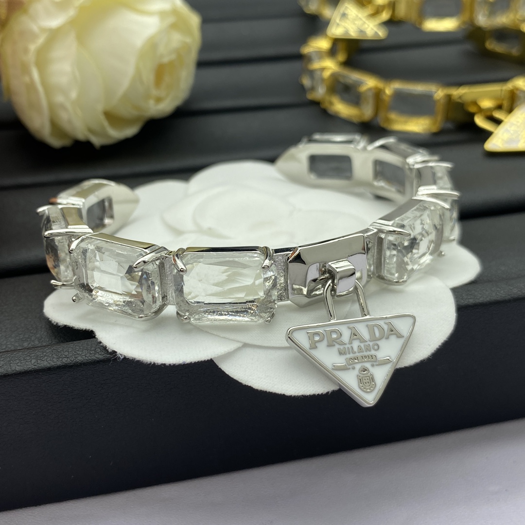 P design new metal bracelet