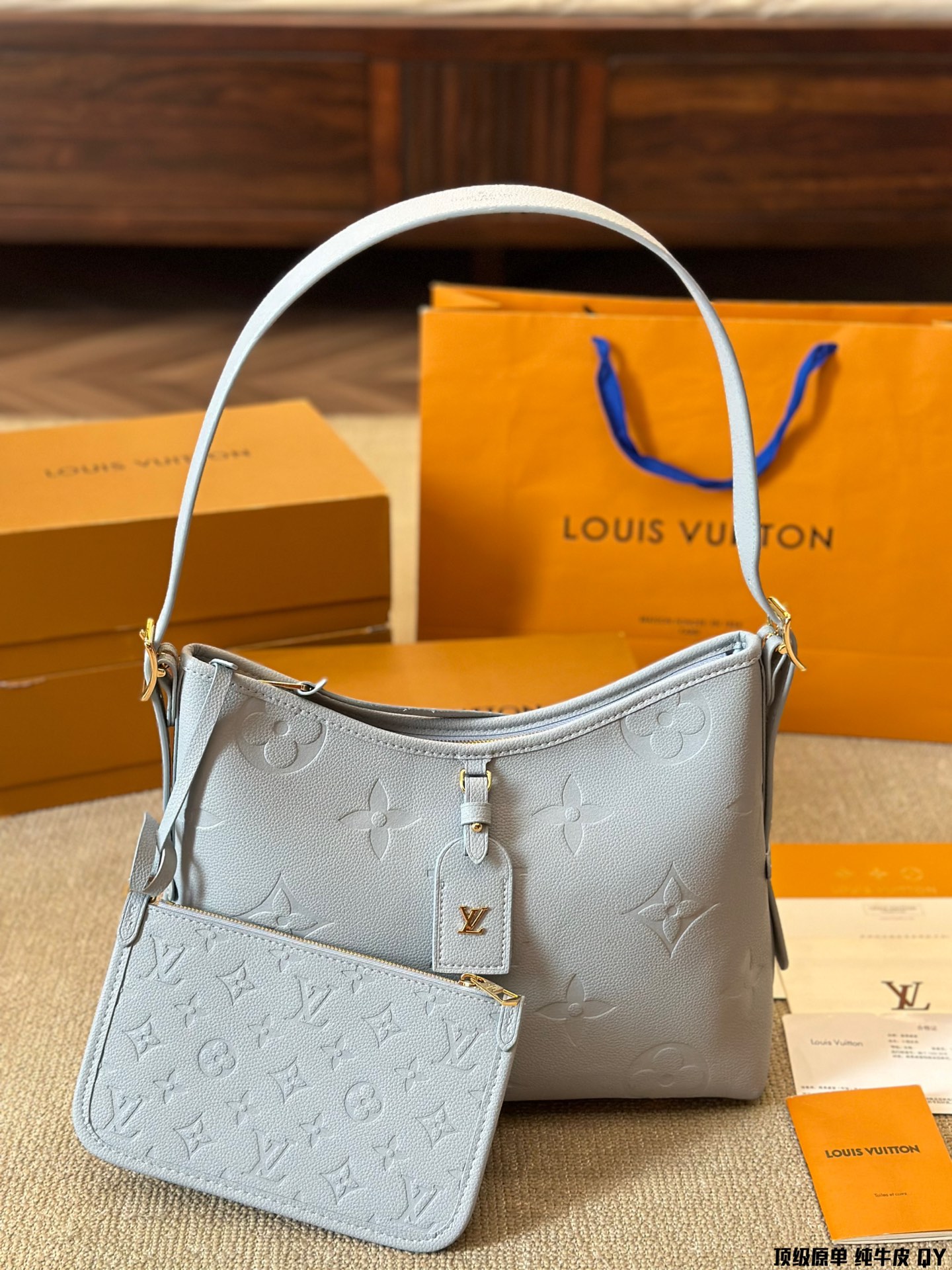 L design Classic Carryall handbag Cowhide made of