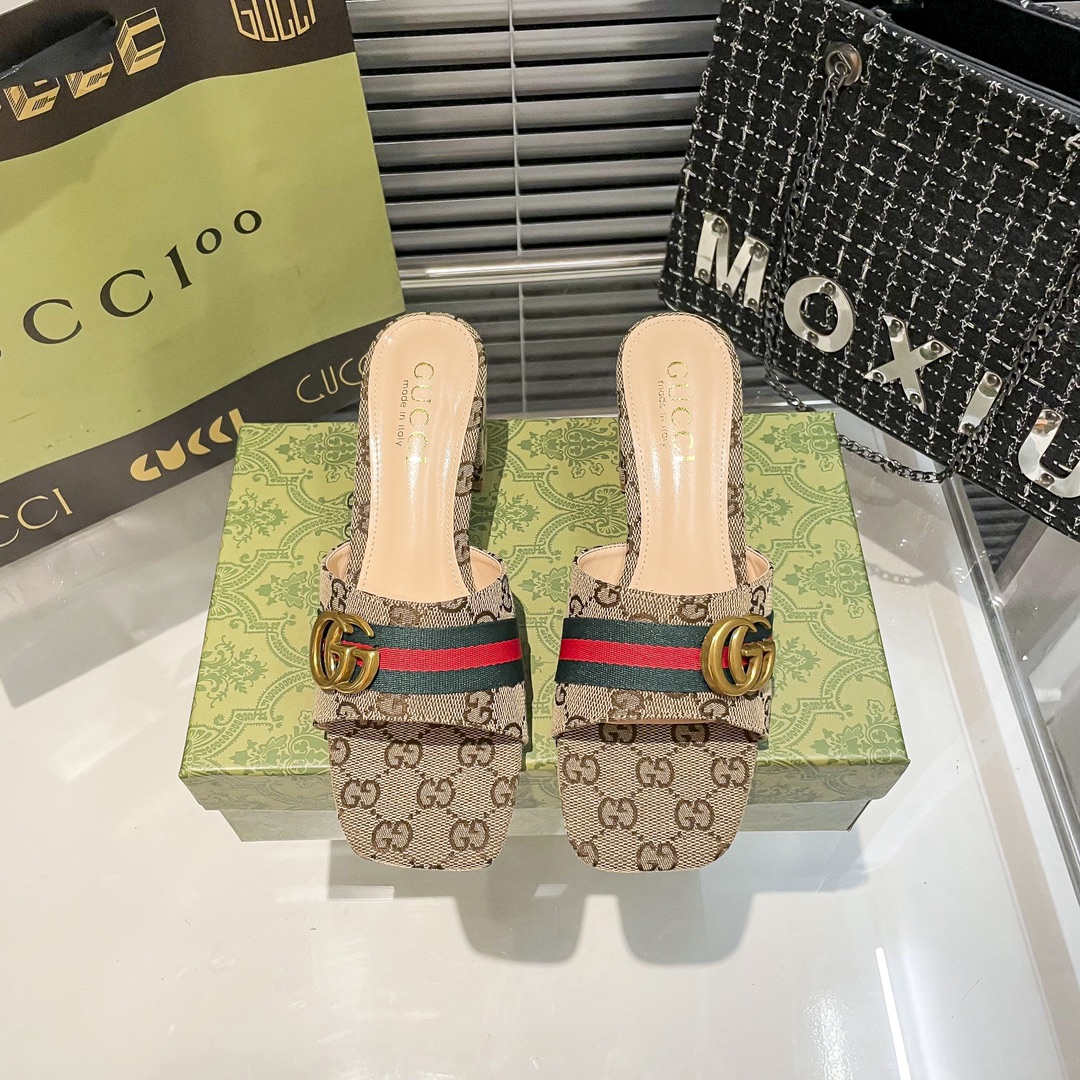 G design brand new chunky heel slippers