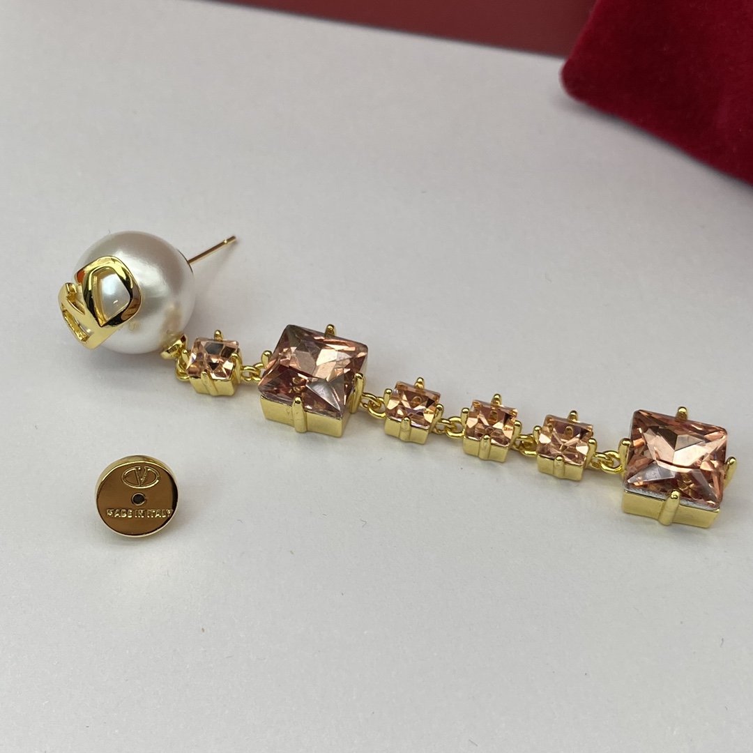 V stylediamond earrings