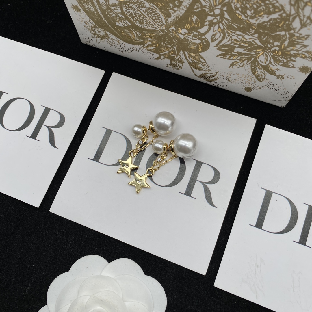 D designNew Pearl Stud Earrings