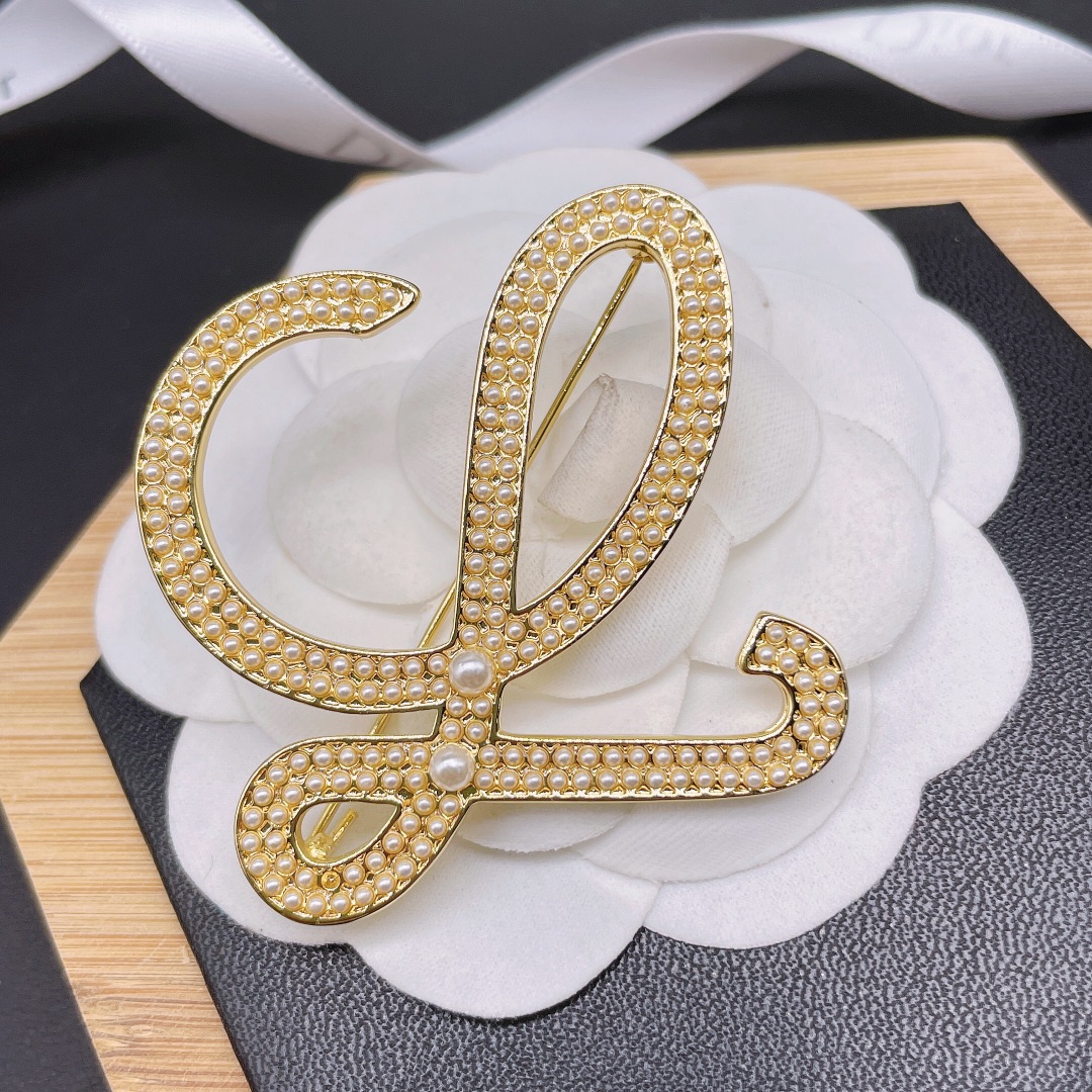 L design  Fashion Pearl Brooch